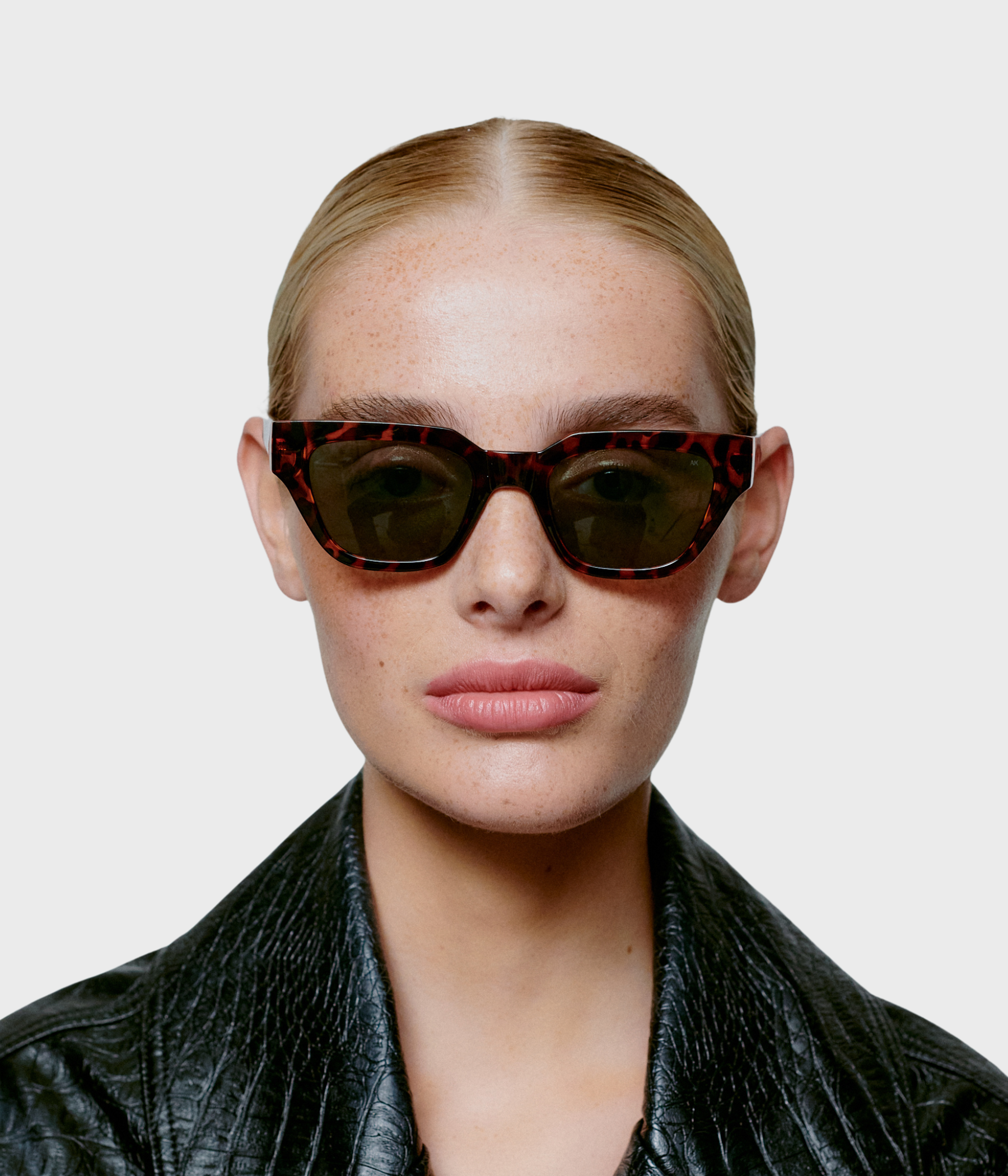 Kaws (Demi Tortoise)