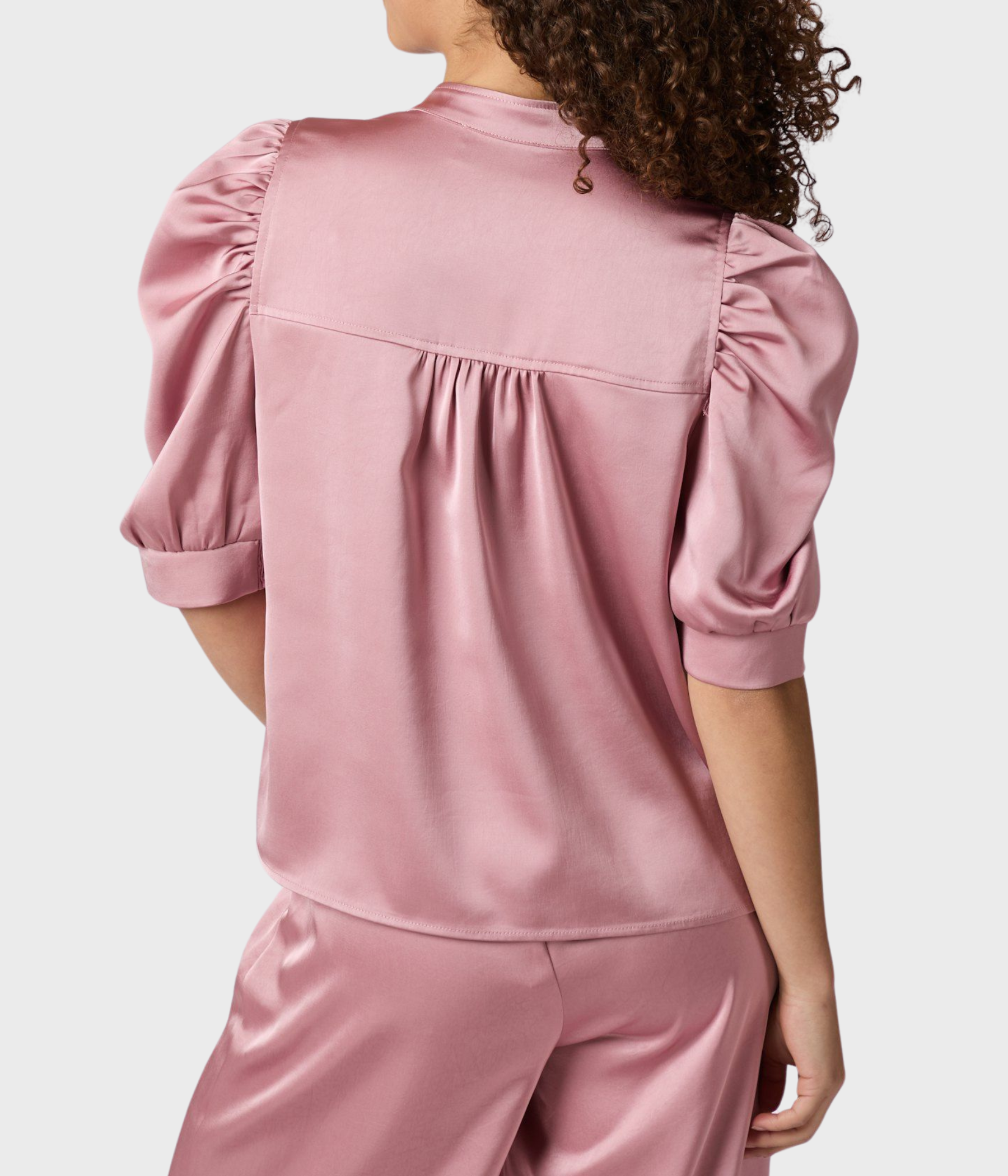 Roella Heavy Sateen Blouse. (823 Evening Rose)