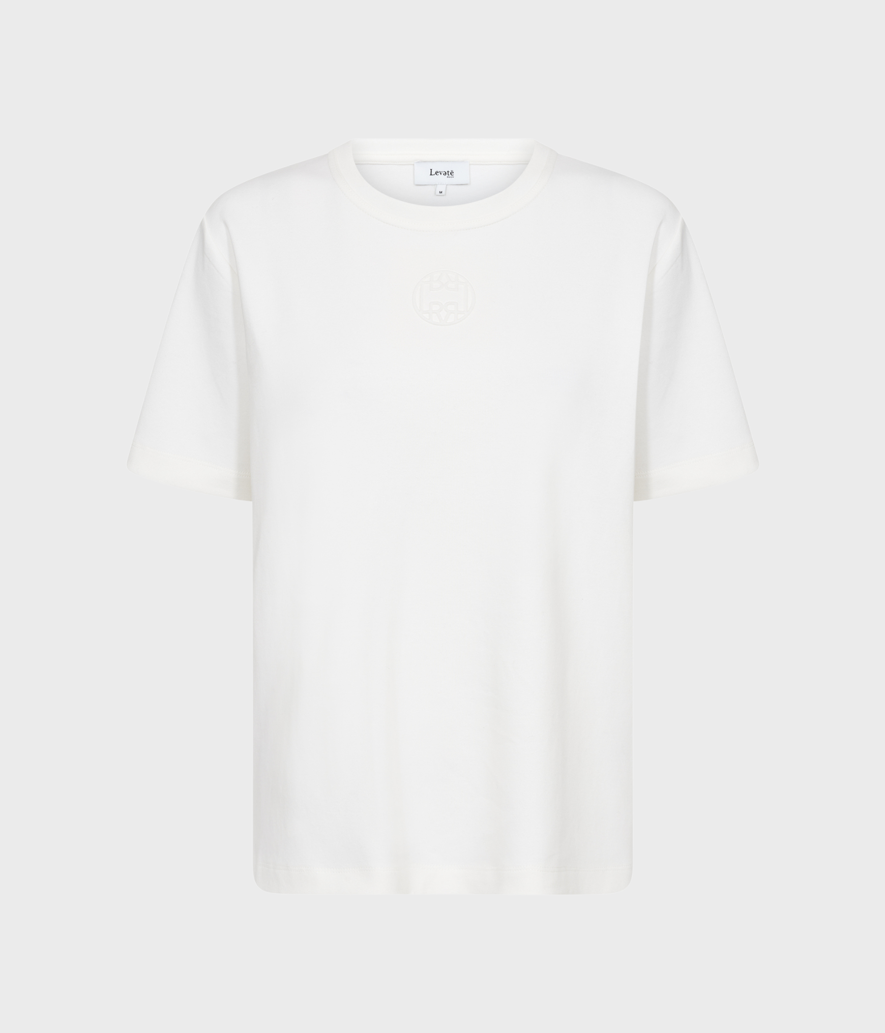 En bekväm vit t-shirt från Leveté Room.