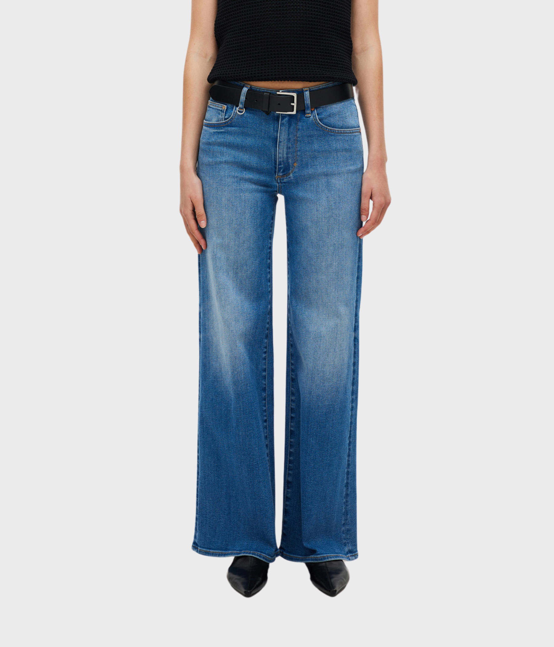 Blå jeans med vida ben