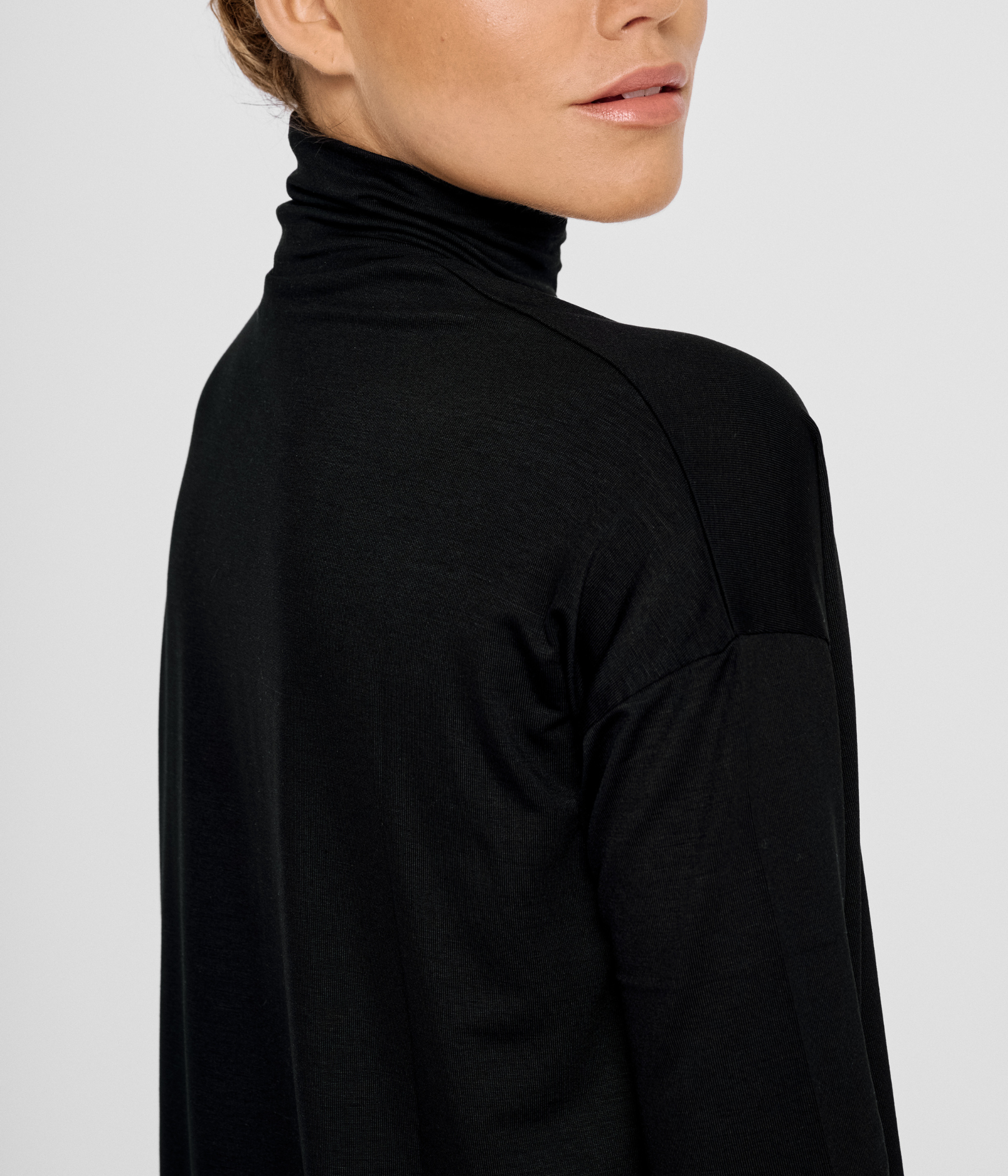 TOMASINE TURTLENECK (5000 BLACK)