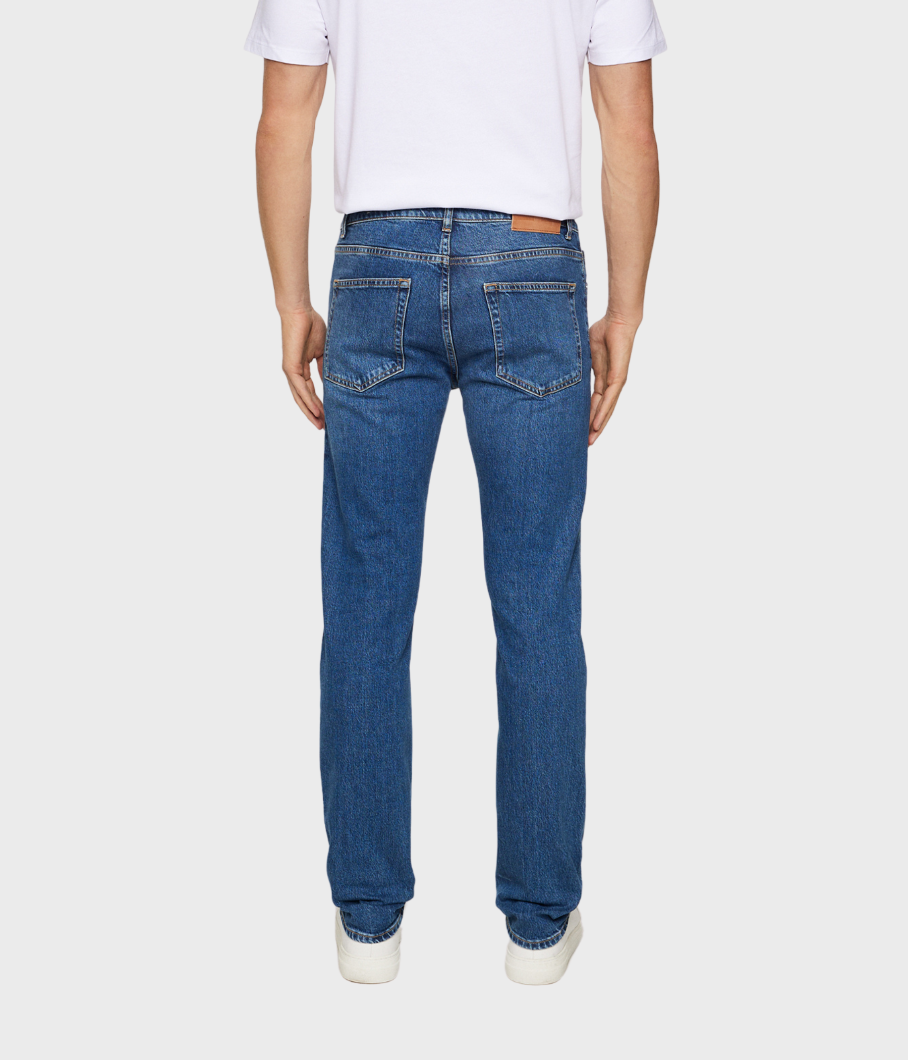 Jax Mid Wash Slim Jeans. (6194 Mid Blue)