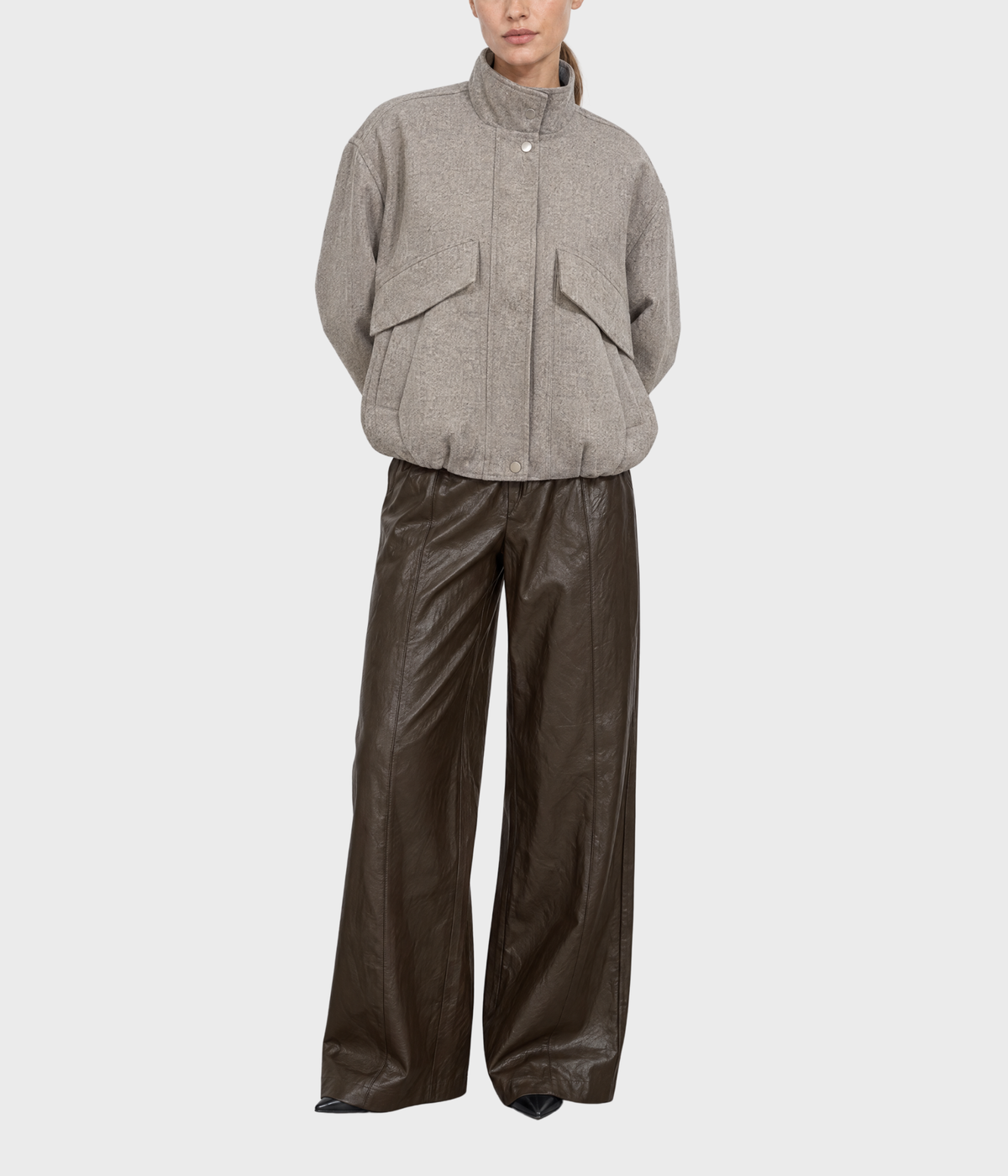 Lr-Ura 1 (8910 COFFEE BEAN)