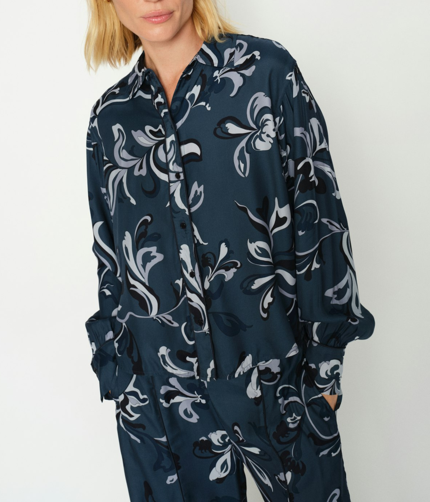 Mmabina Serve Shirt (244 Ensign Blue)