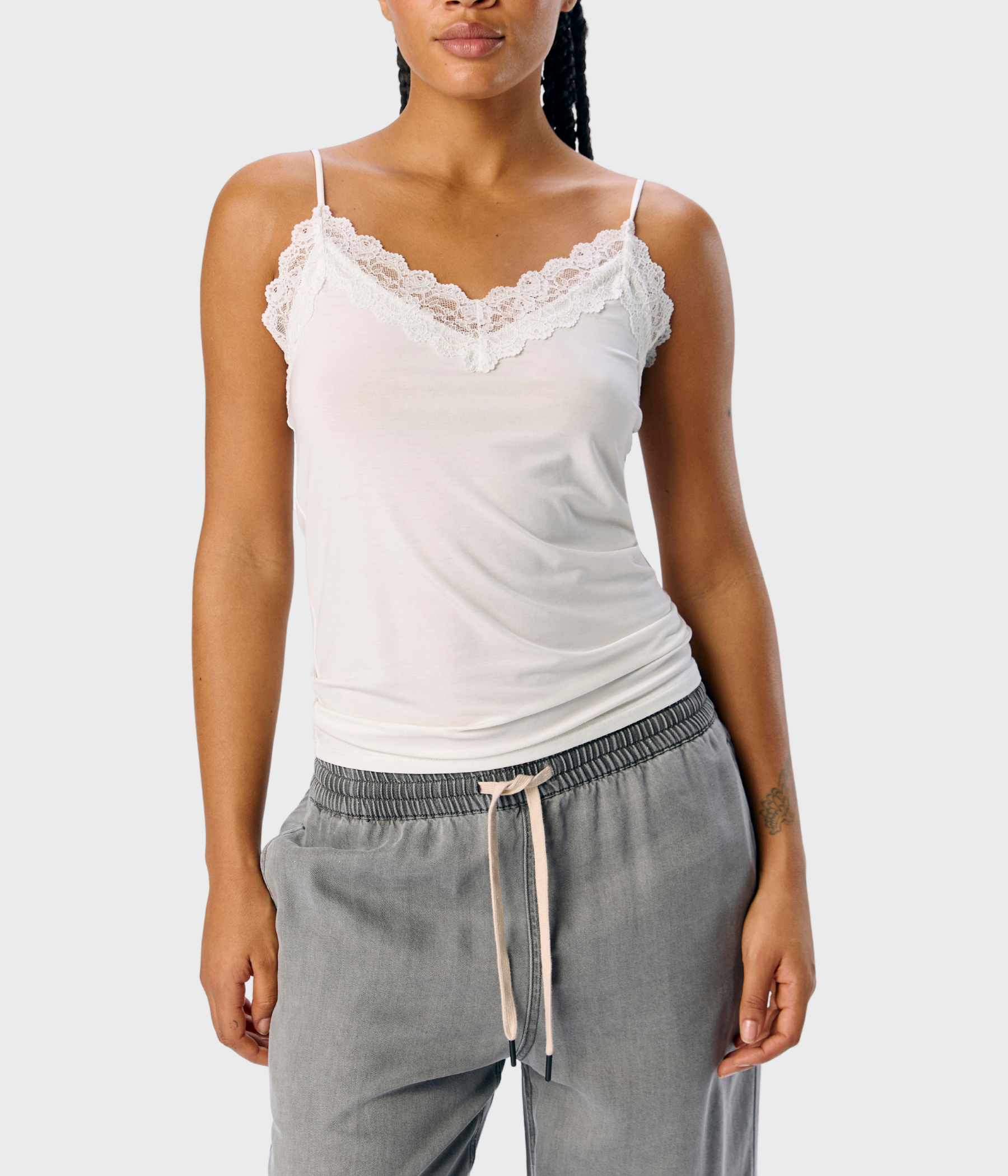 OBJLEENA SUS LACE SINGLET TOP NOOS (WHITE)