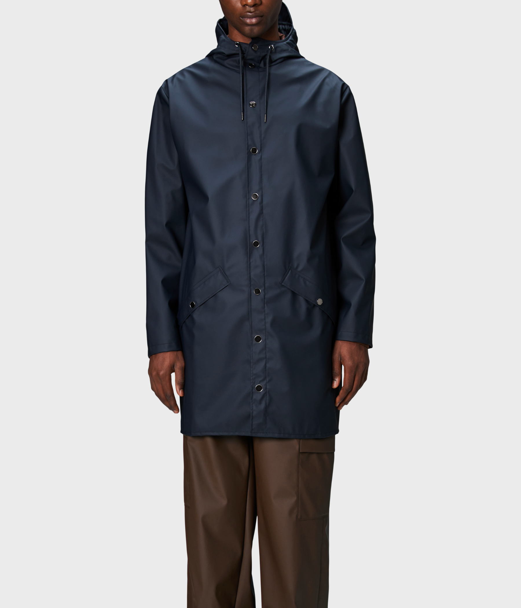 Mörkblå lång regnjacka