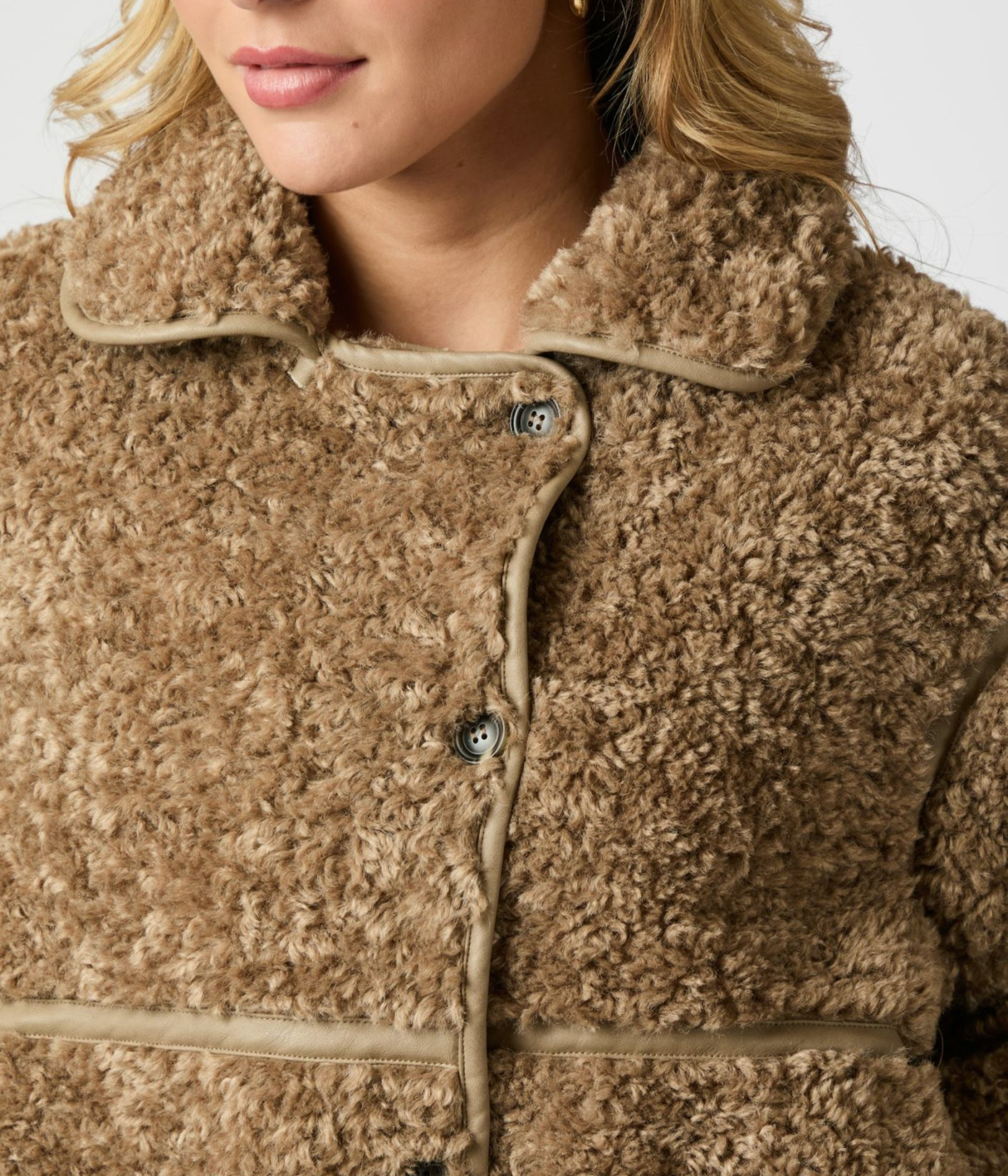 Castor Faux Fur Jacket. (214 Taupe)