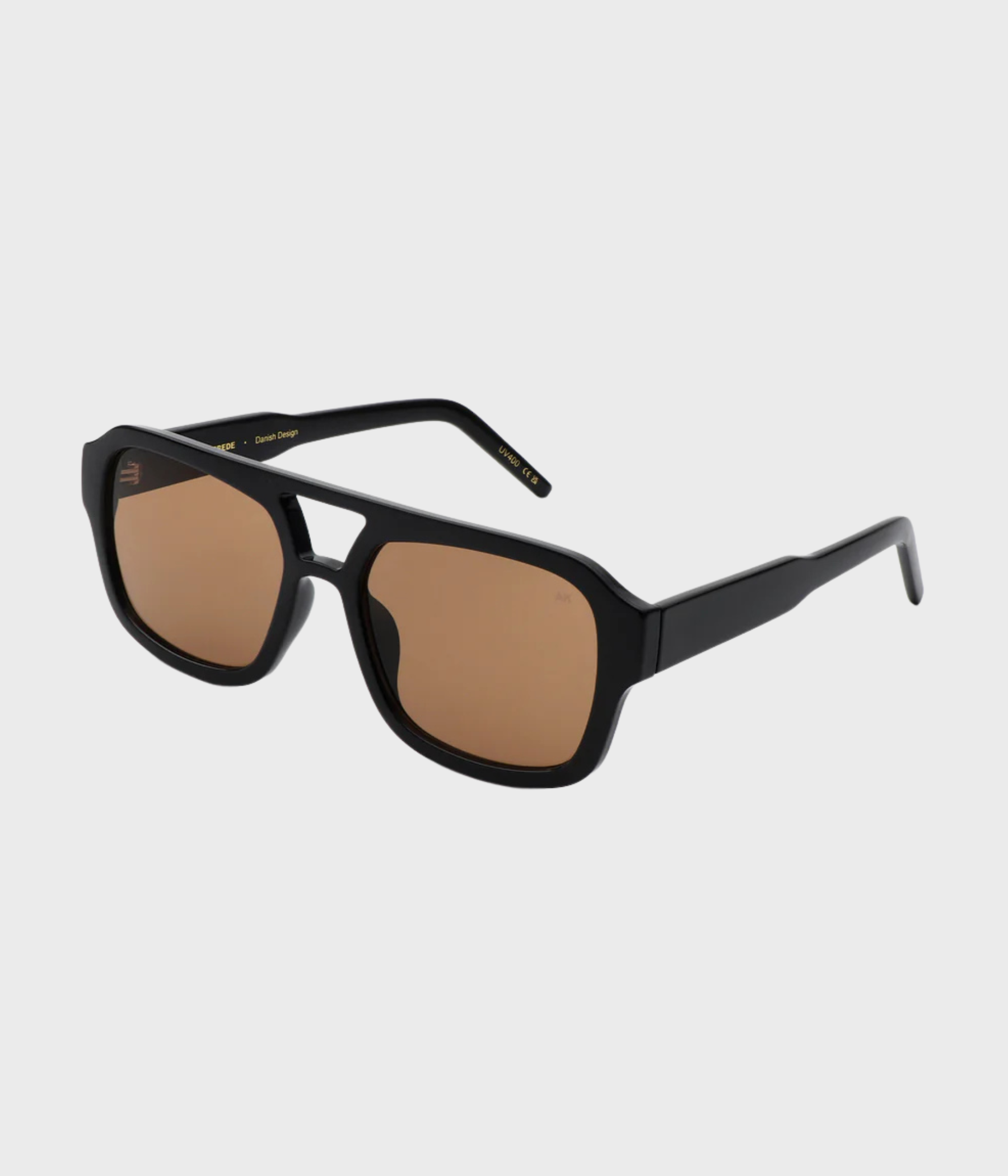 Ett par svarta Kaya solglasögon från A.Kjaerbede.