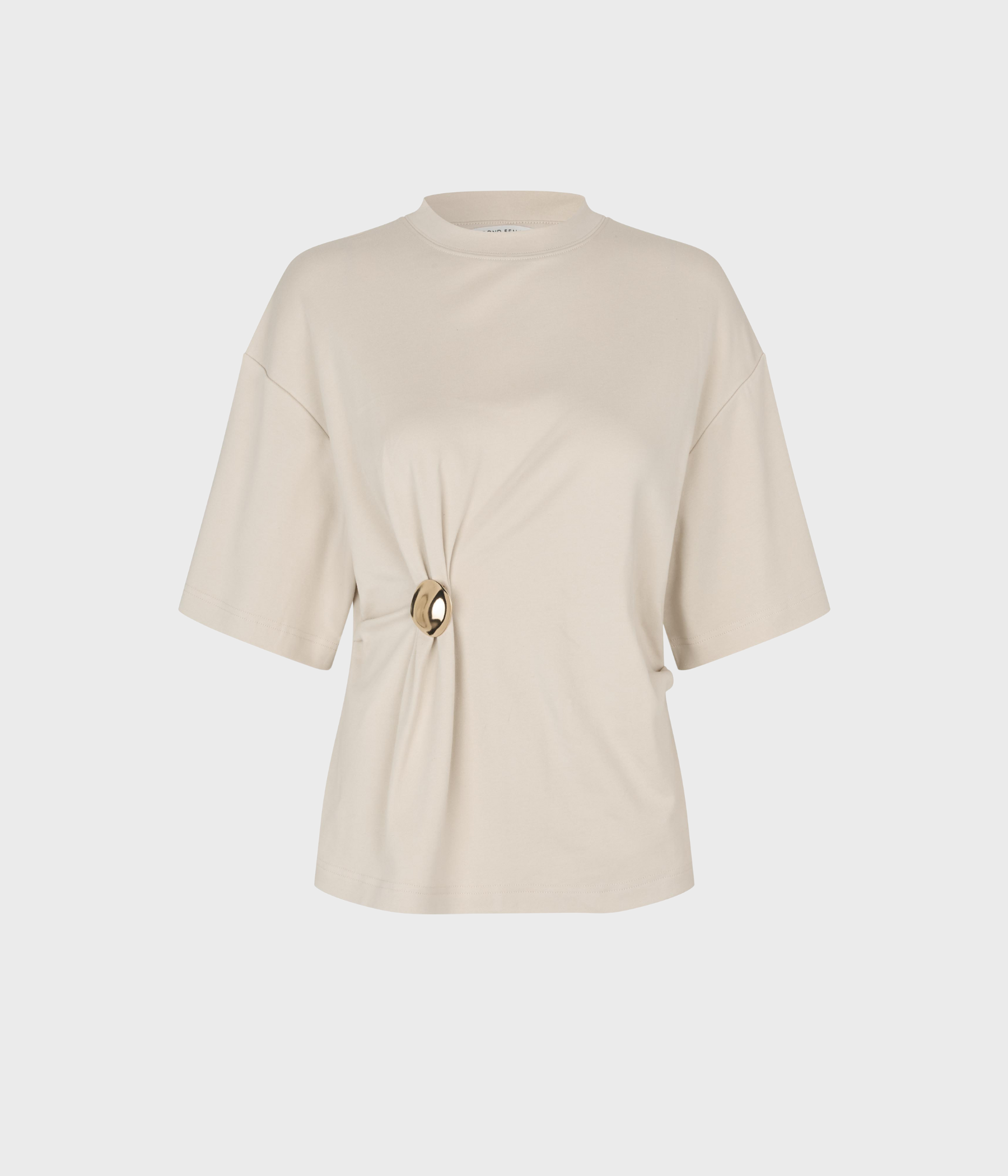 Enora Brooch Tee (0512 Soft Beige)