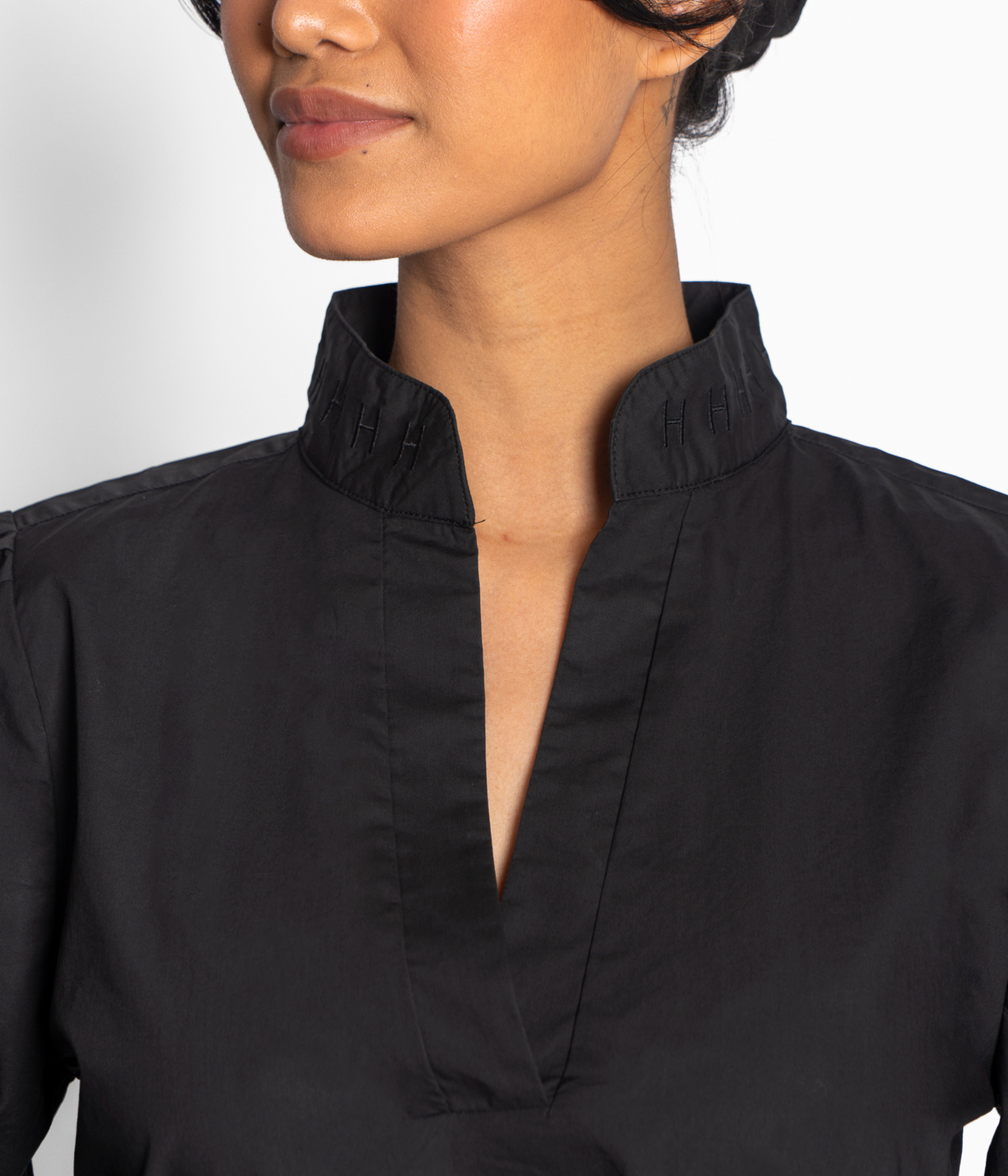 MIE Blouse. (9000 Jet Black)