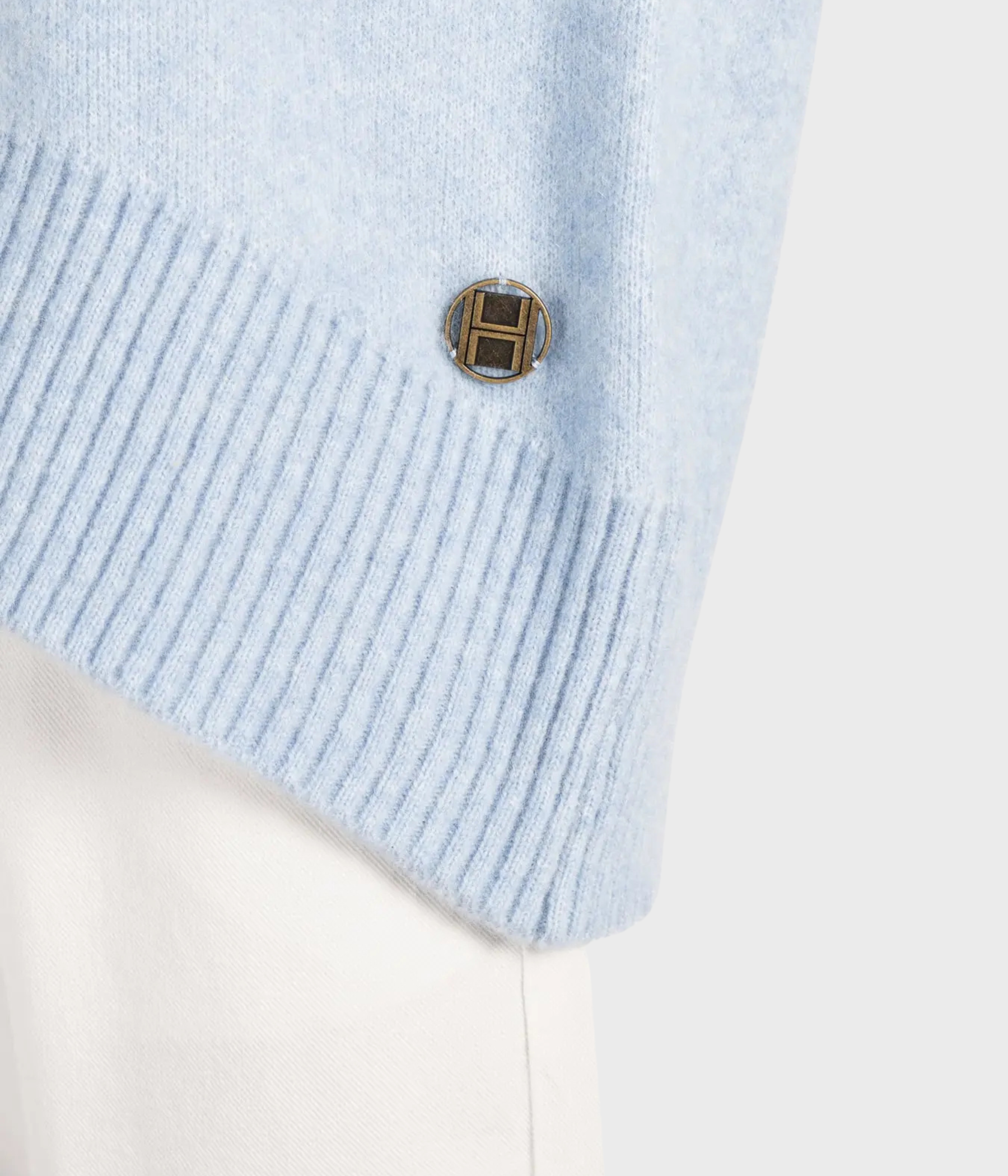 Fam Patch Short Sweater (4009 Skyway)