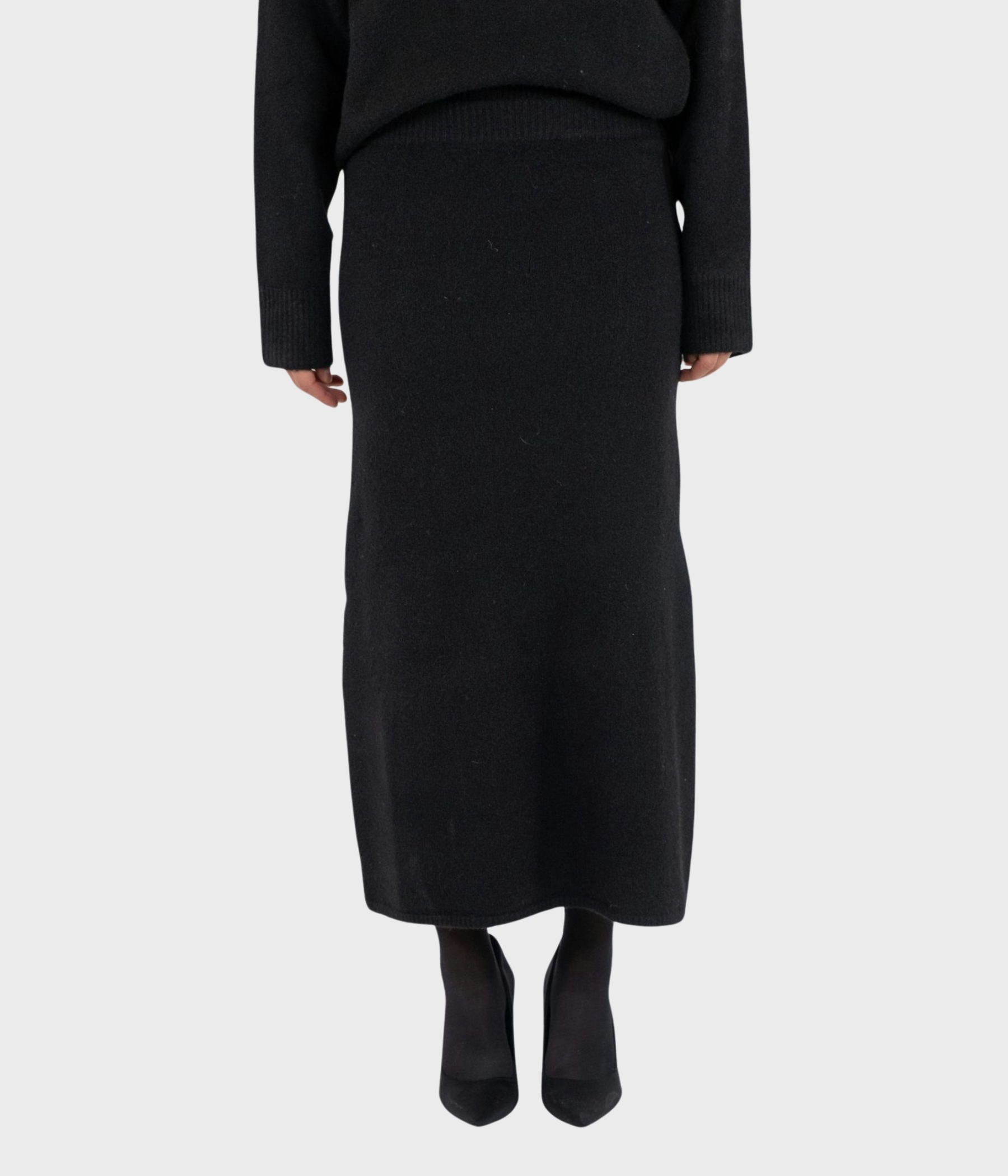 Svart stickad lång kjol