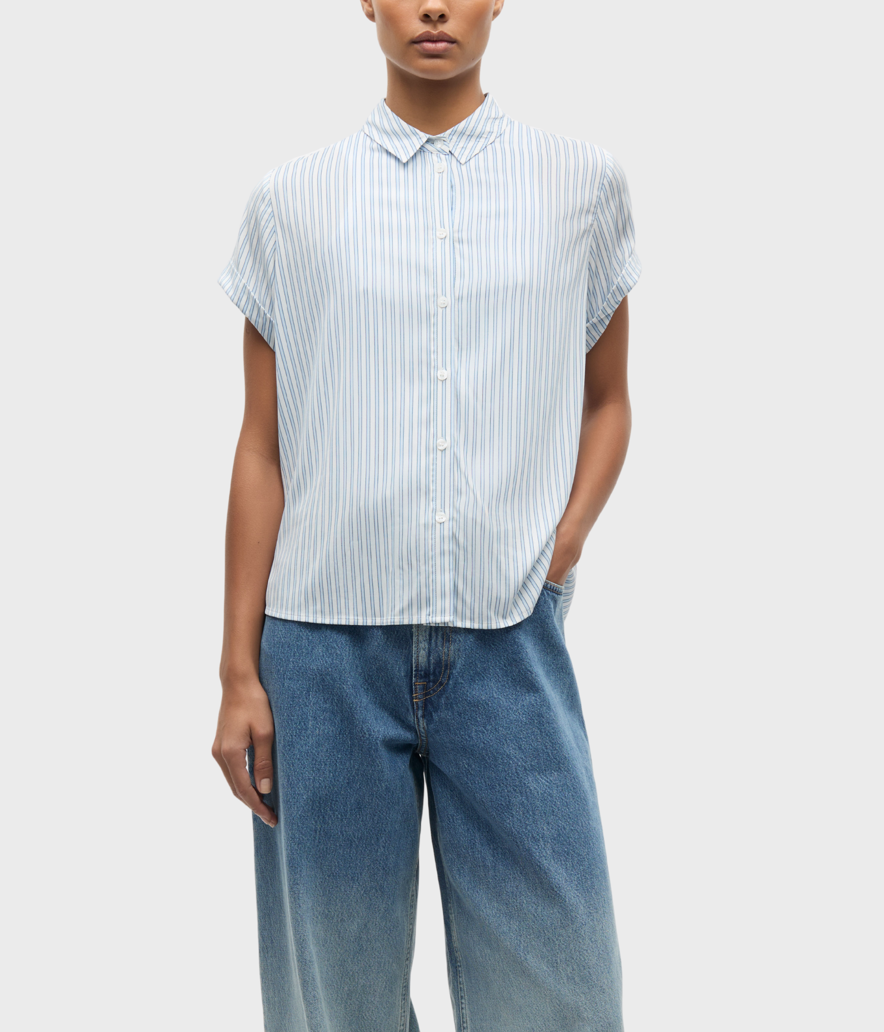 Majan Ss Shirt 9942. (CLR002525 Gray Dawn Small St.)