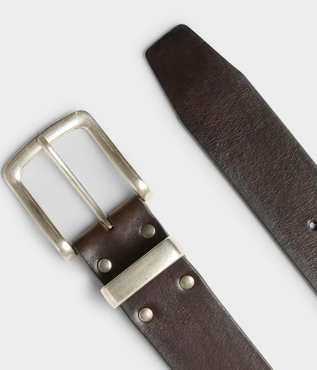 August. (0004 Dk.Brown)
