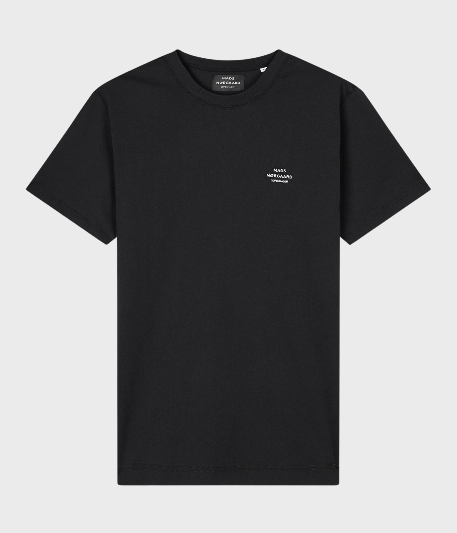 Svart T-shirt från Mads Norgaard