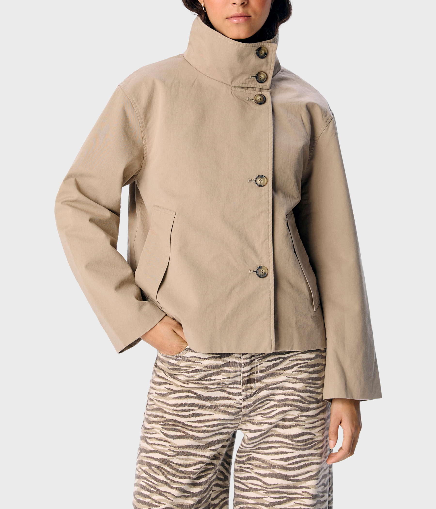 Beige jacka från Object med knappar framtill