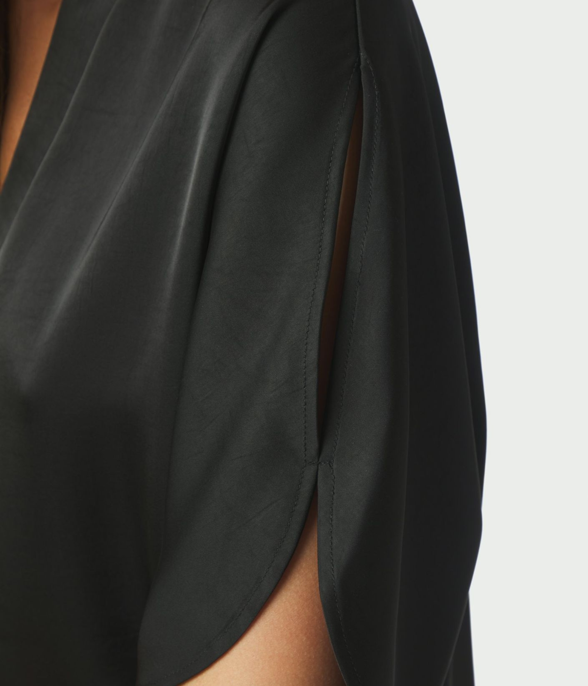 Anelle Heavy Sateen Blouse (100 Black)