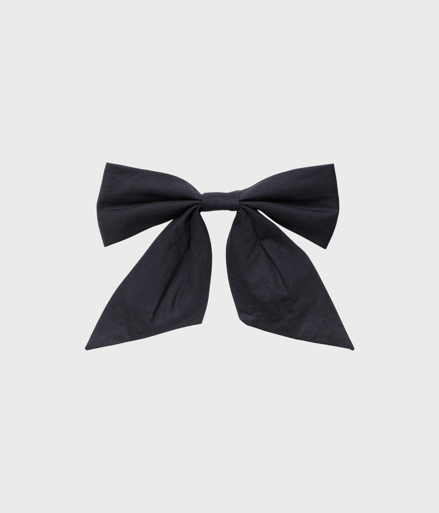 Svart brosch rosett från Selected Femme