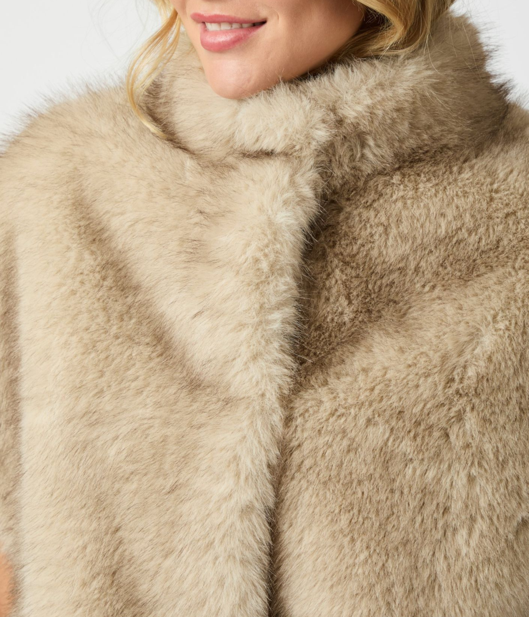 Kevini Faux Fur Vest (123 Beige)