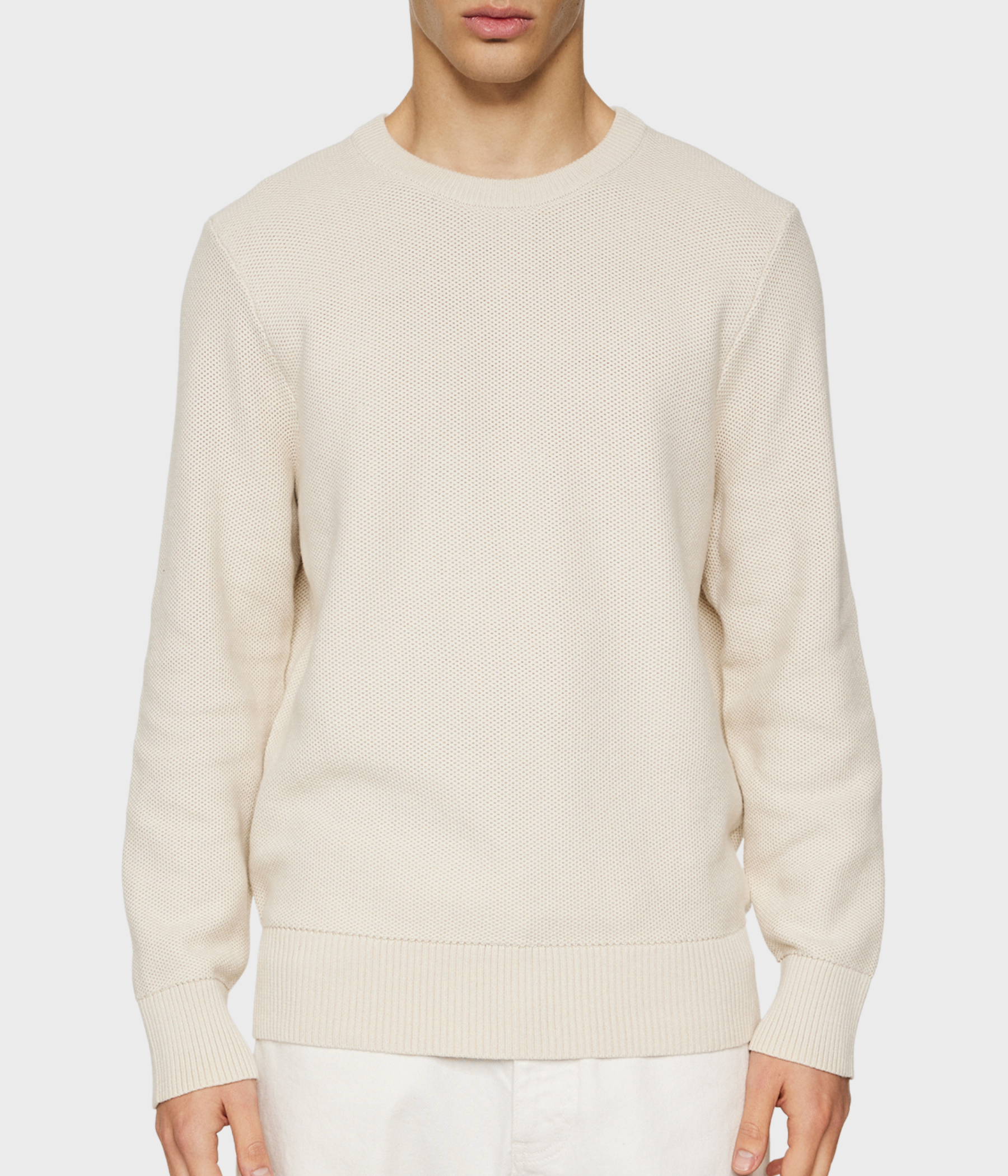 Denna tröja från J.Lindeberg erbjuder en perfekt balans mellan mjuk komfort och stilren struktur.