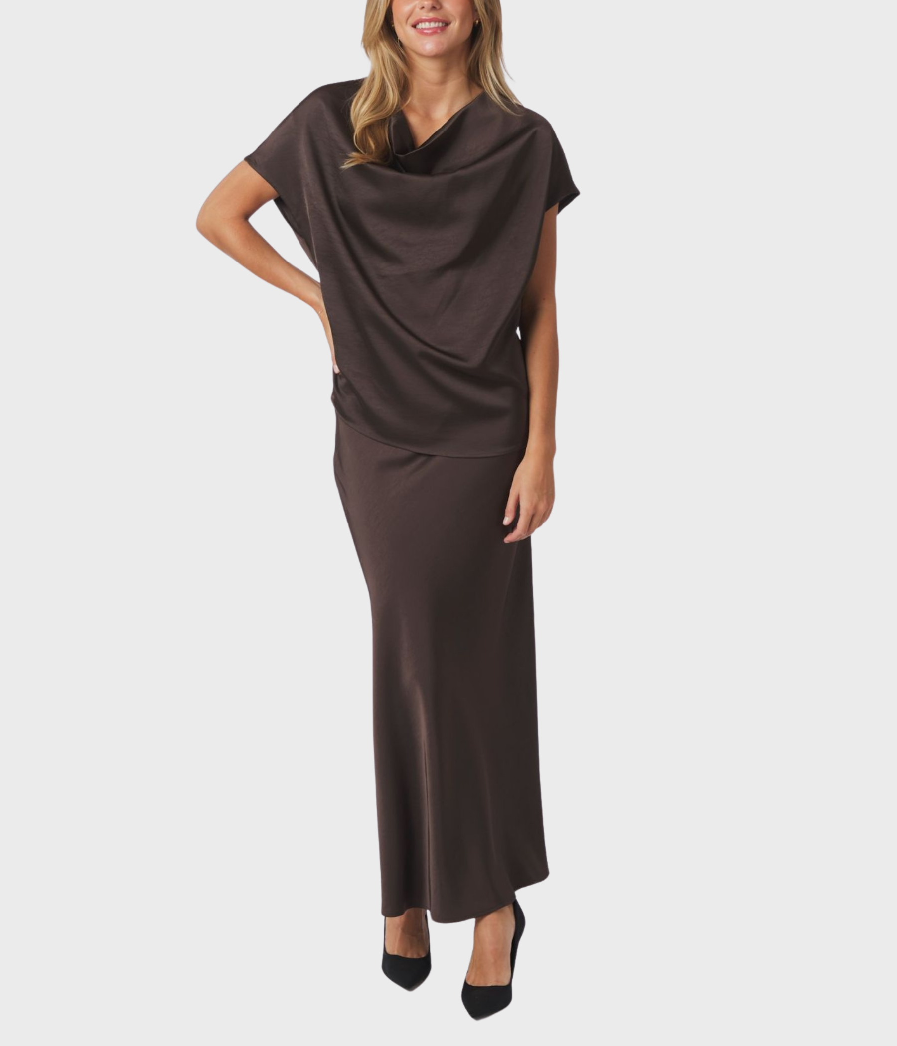 Annabeth Heavy Sateen Tee. (DARK BROWN)