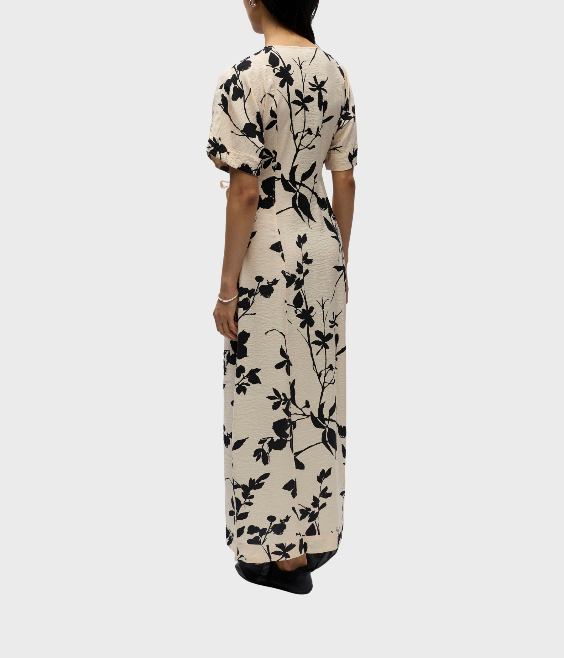 Objjacira S/S Re Long Wrap Dress Noos (Sandshell AOP:Black simple flower)