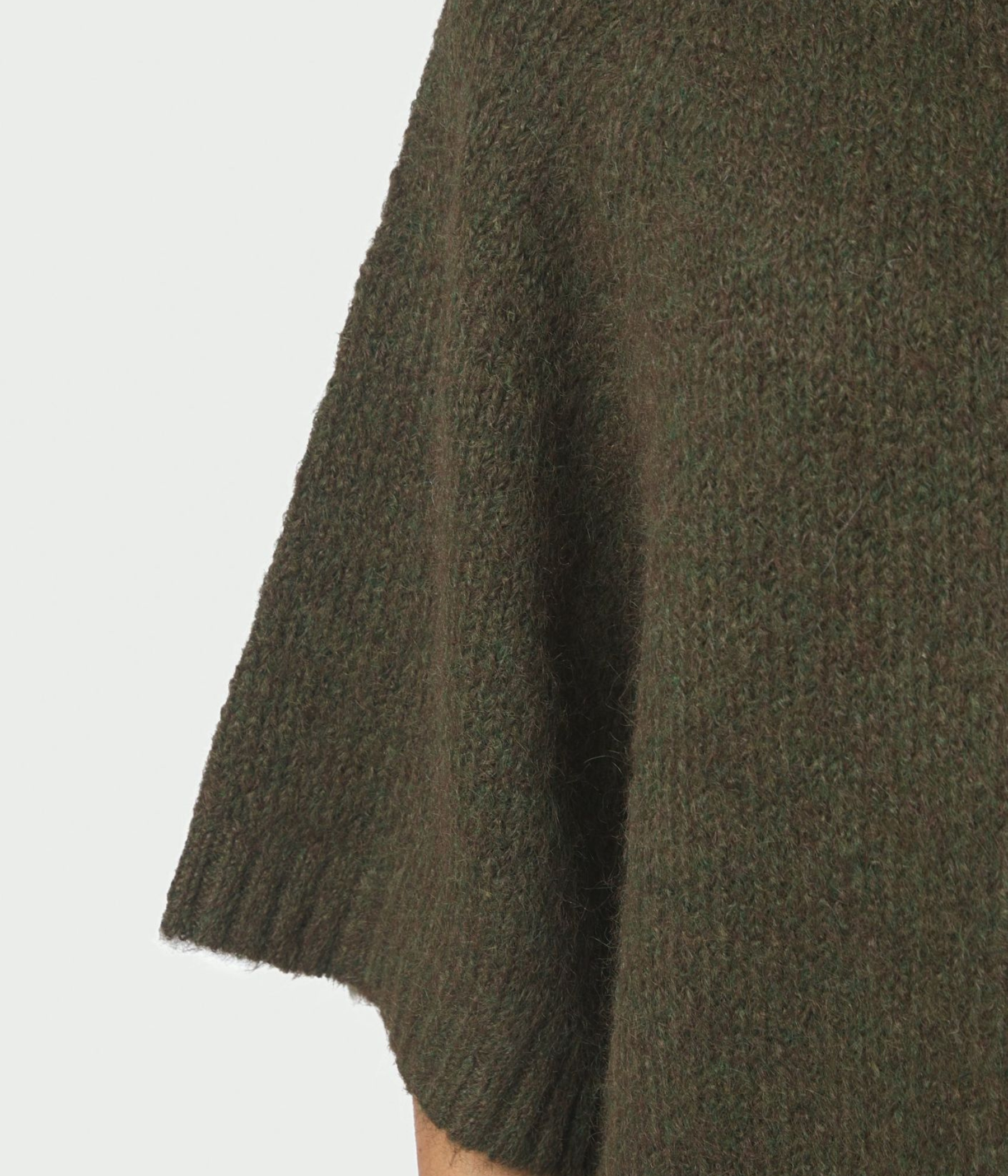 Benuta Fluffy Knit Cardigan. (Army)