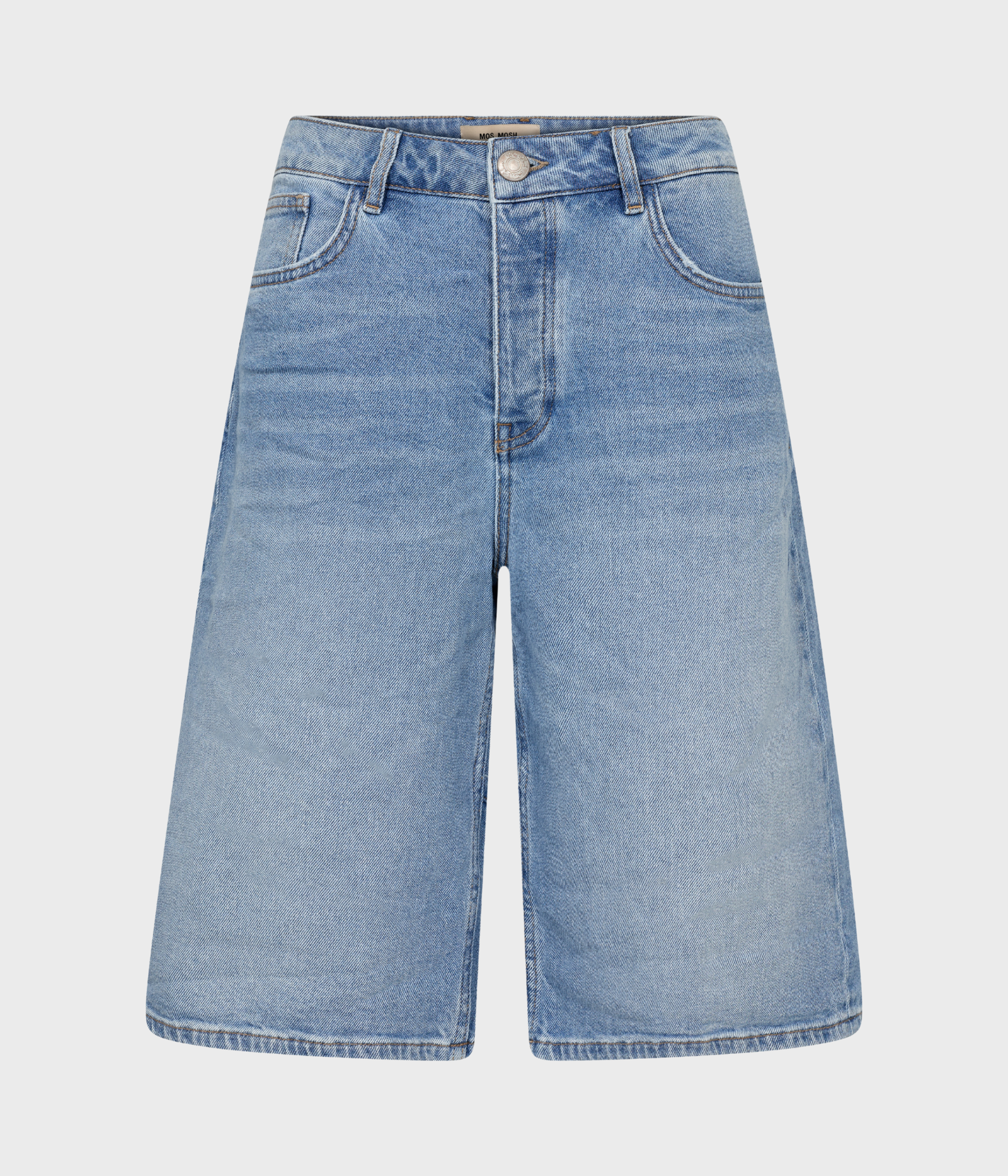Ljusblå shorts från Mos Mosh med en stilren knälång design
