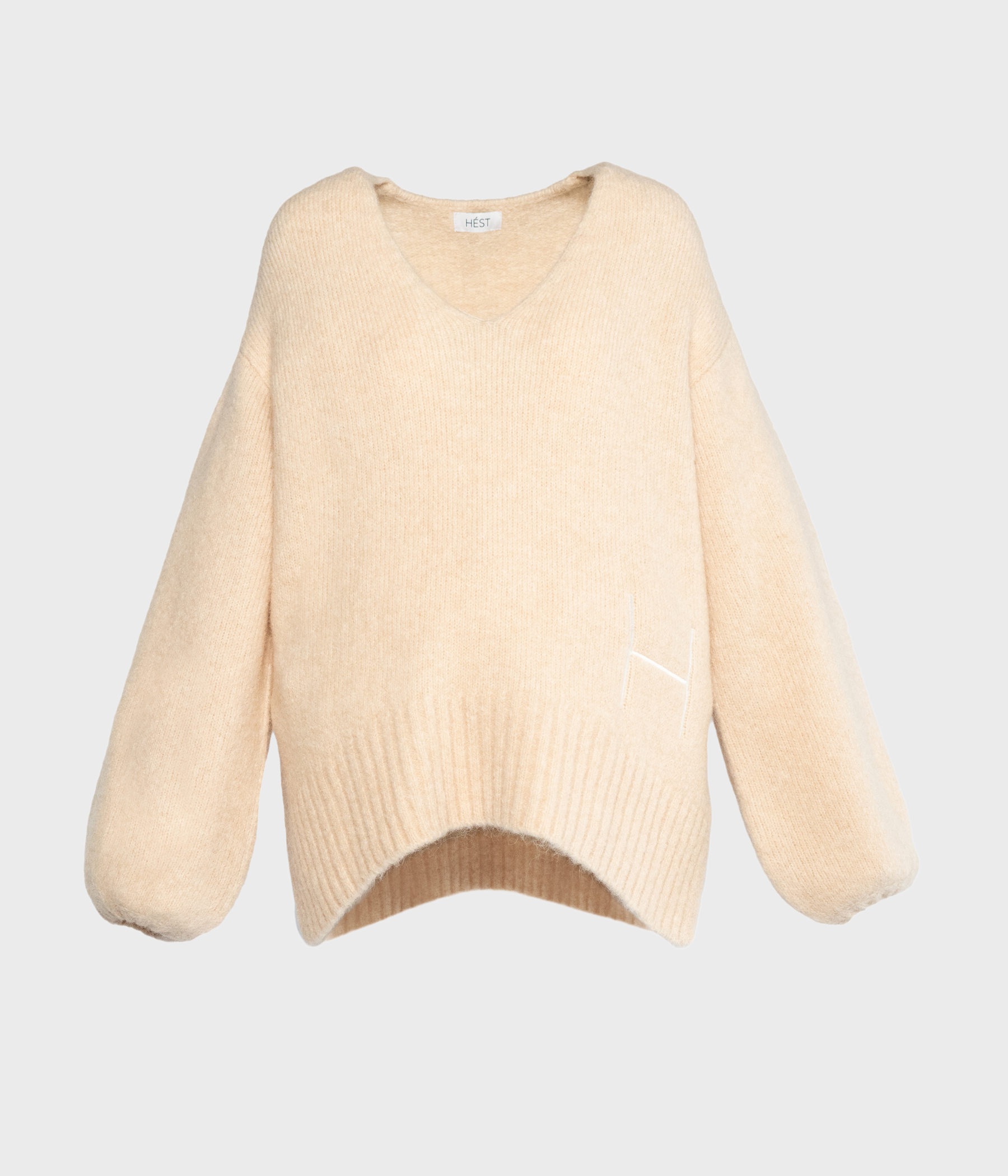 En sandfärgad stickad tröja från Hést.