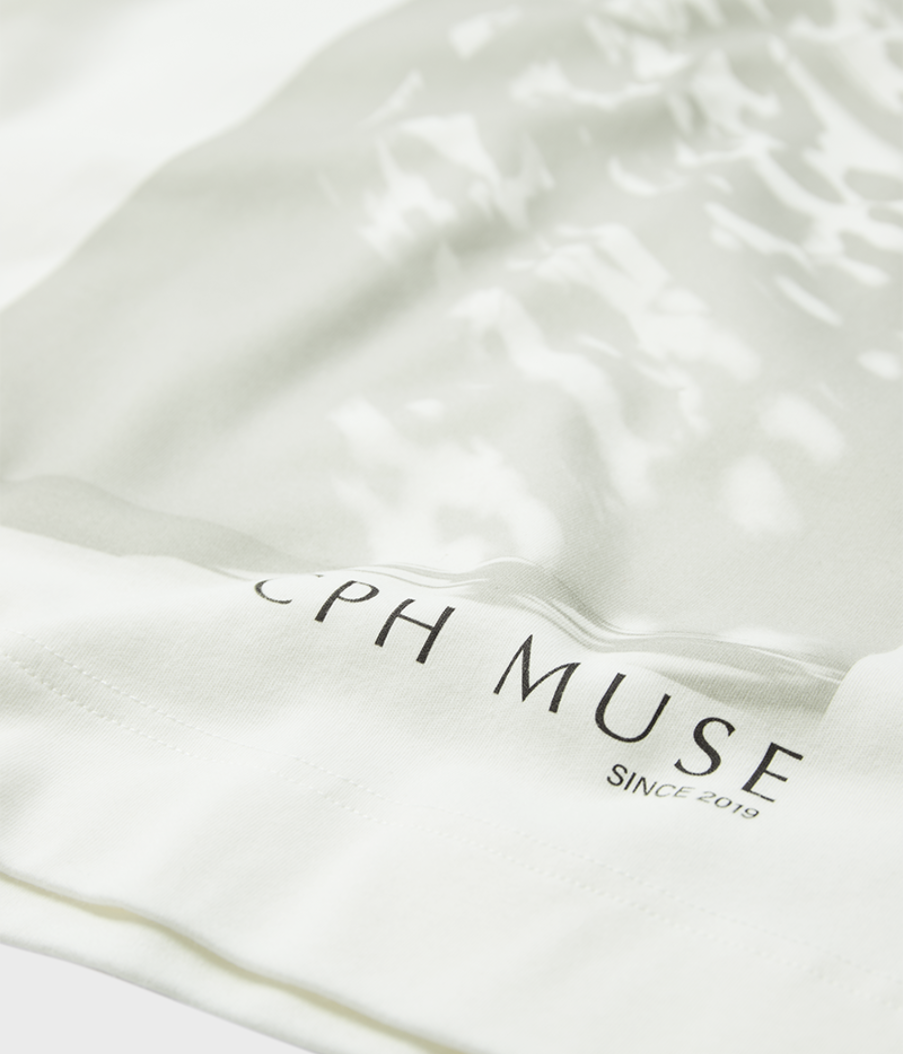 CMMUSE-TEE (9242 Jet Stream w. Black)