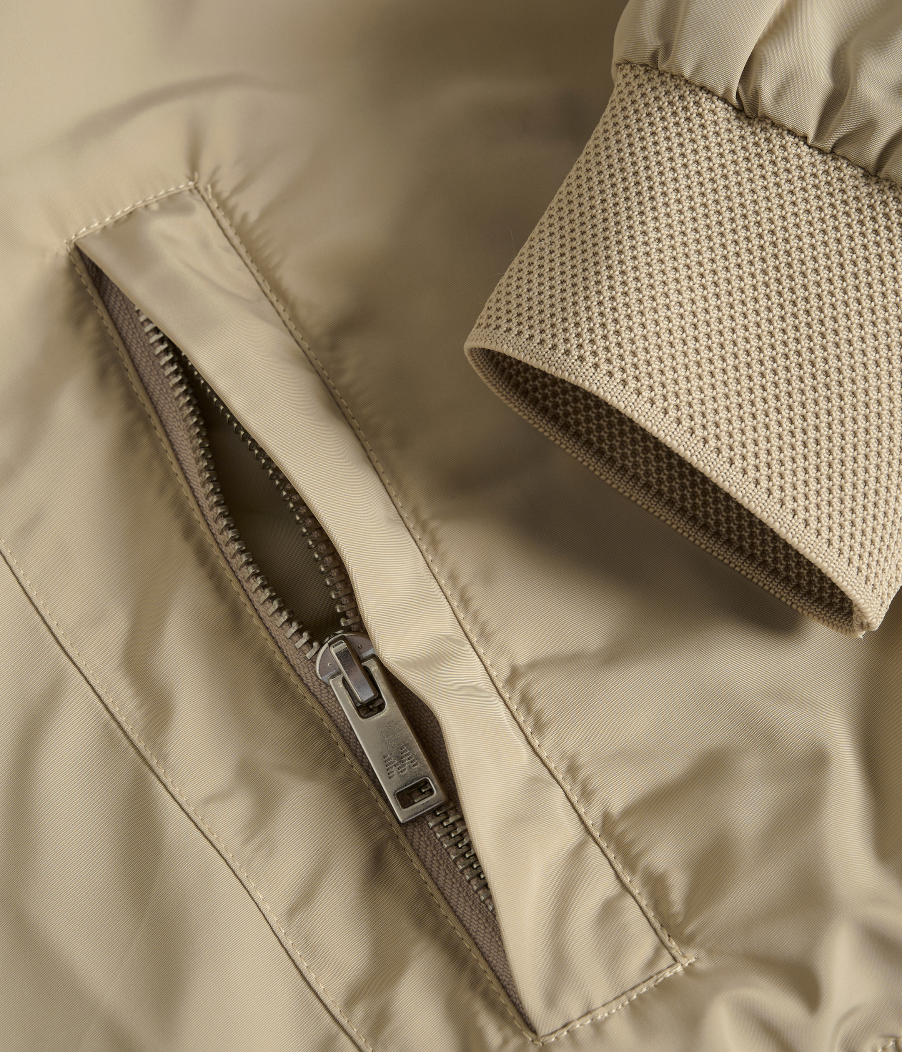 Mahardron N (161105 Plaza Taupe)