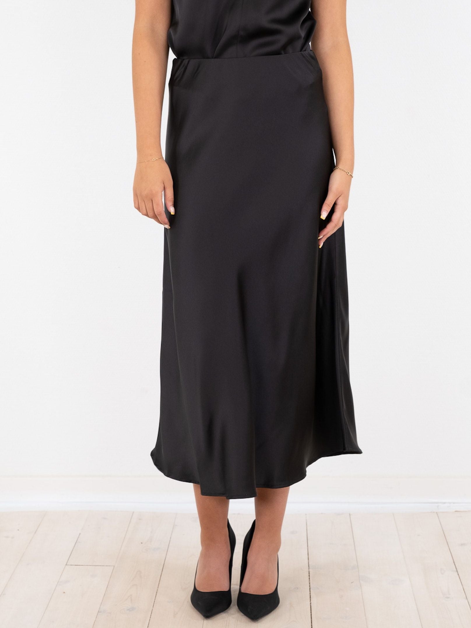 Bovary Skirt. (100 Black)