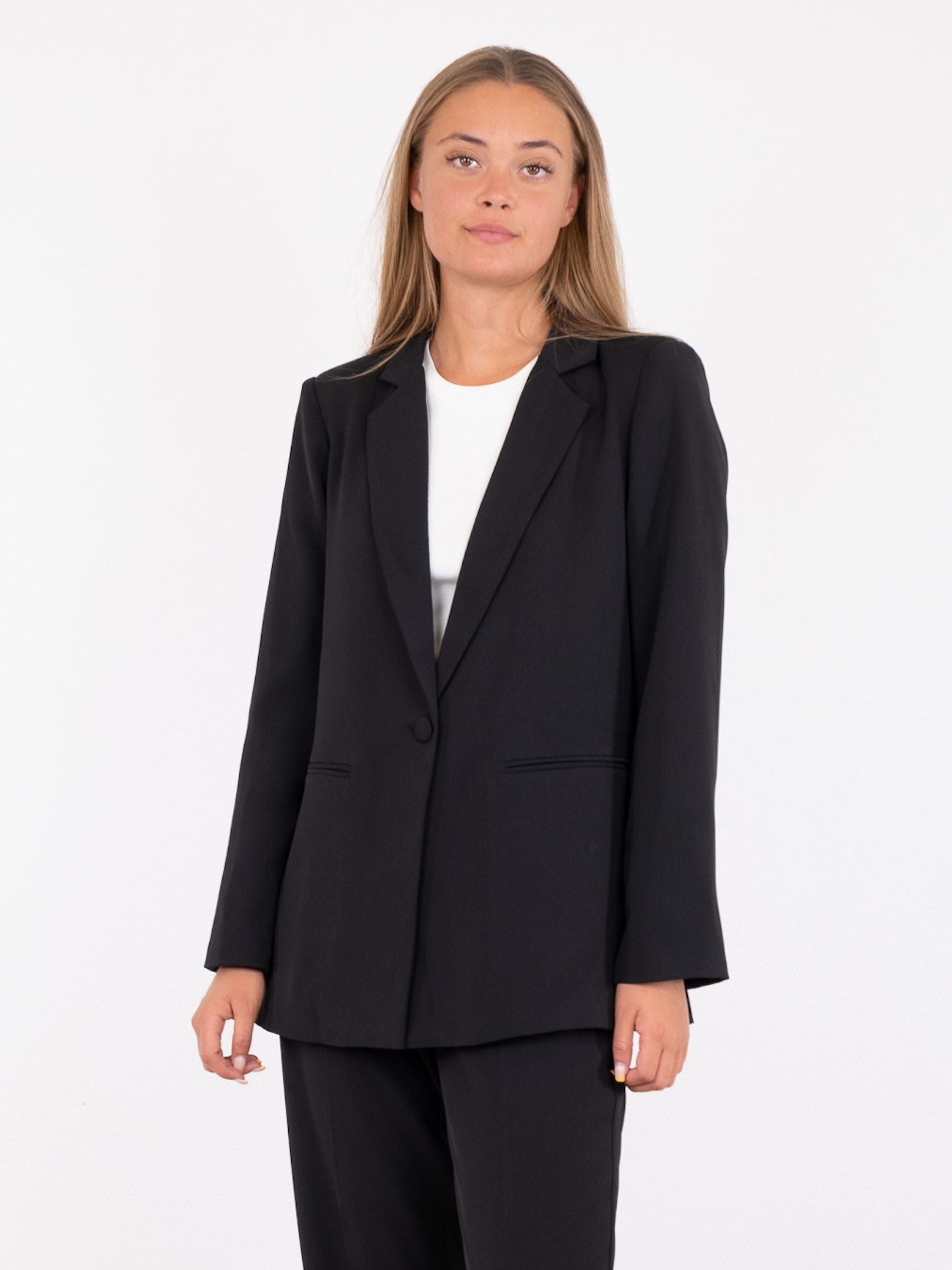 Avery Woven Blazer (100 Black)