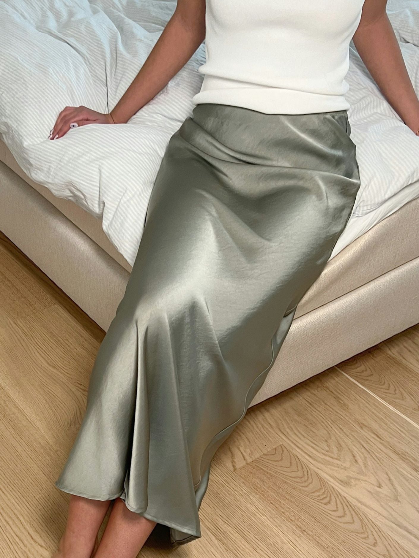 Vicky Heavy Sateen Skirt (627 Smoke Green)