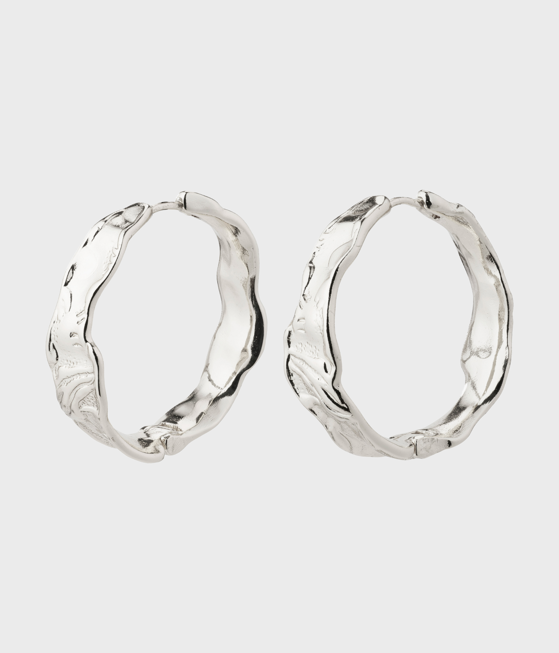 Ett set classy silverbelagte hoops