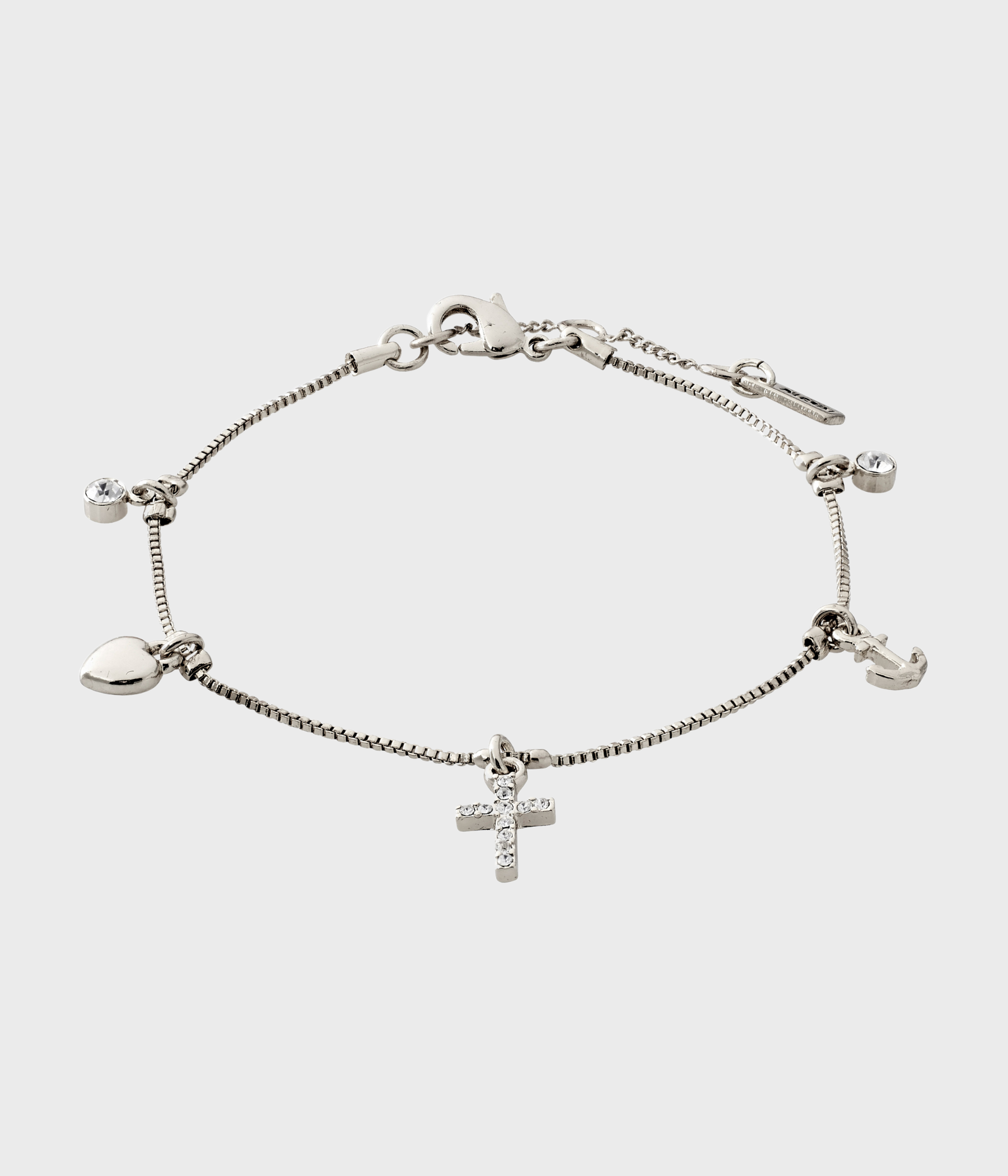 Silverpläterat armband från Pilgrim med tre vackra hängen som symboliserar tro, hopp och kärlek. 