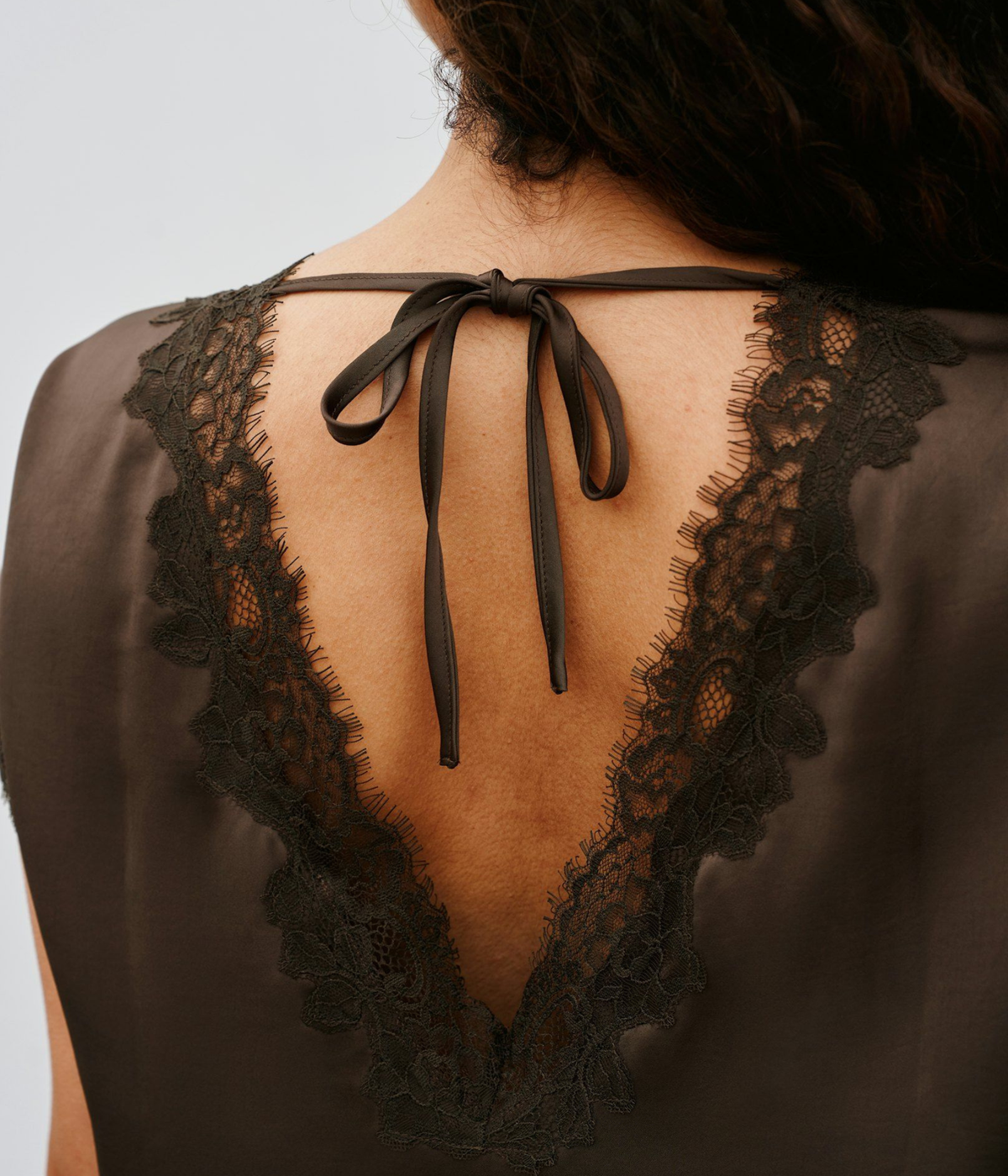 Benera Heavy Sateen Lace Blouse (676 DARK BROWN)