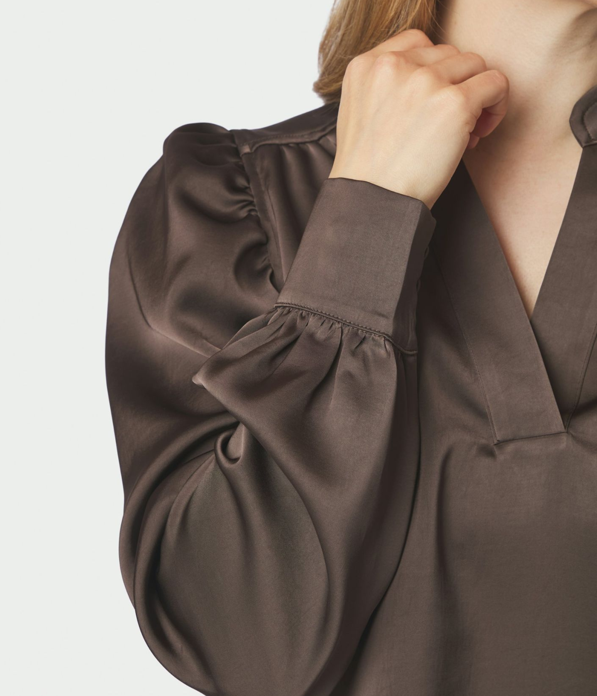 Rosslyn Heavy Sateen Blouse. (DARK BROWN)