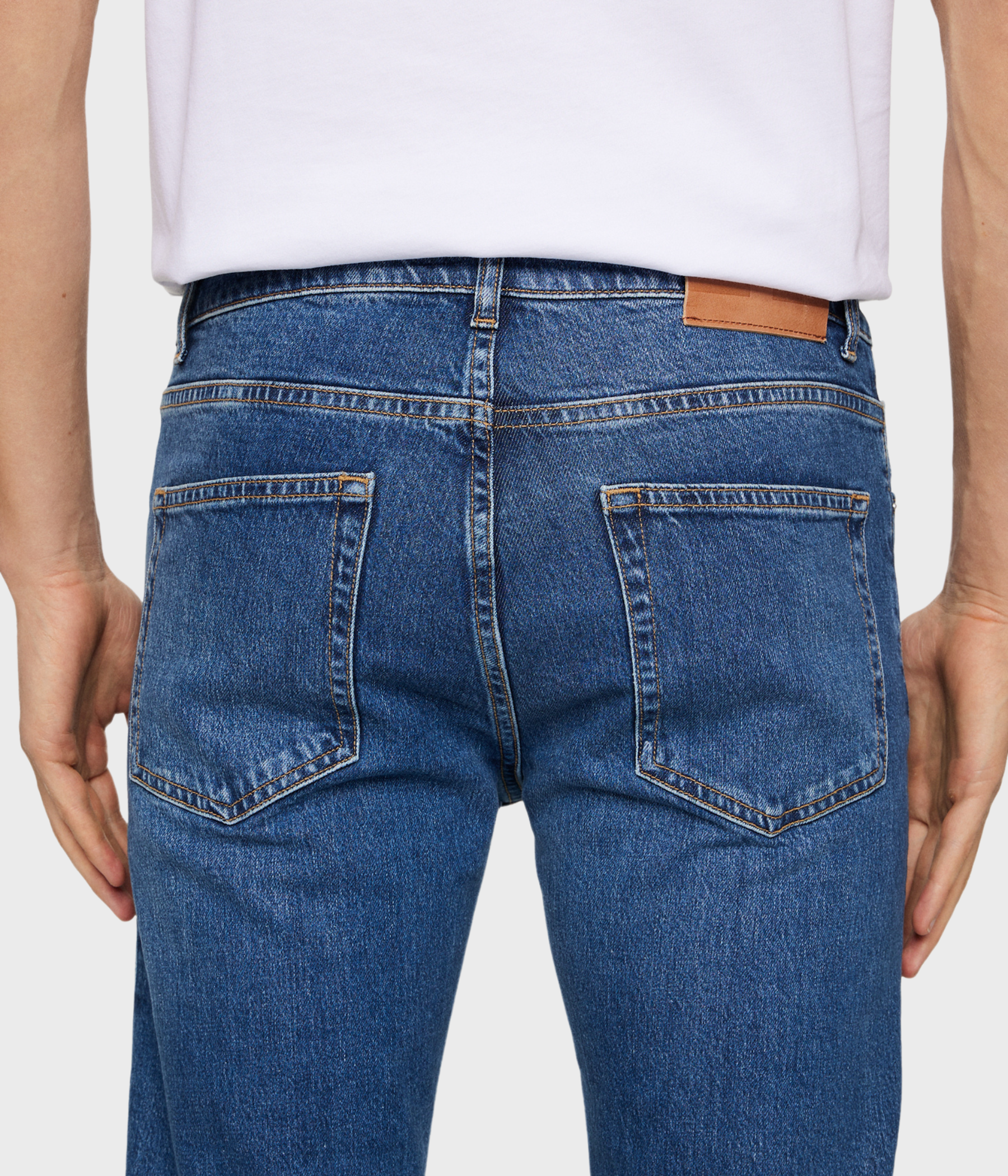 Jax Mid Wash Slim Jeans. (6194 Mid Blue)