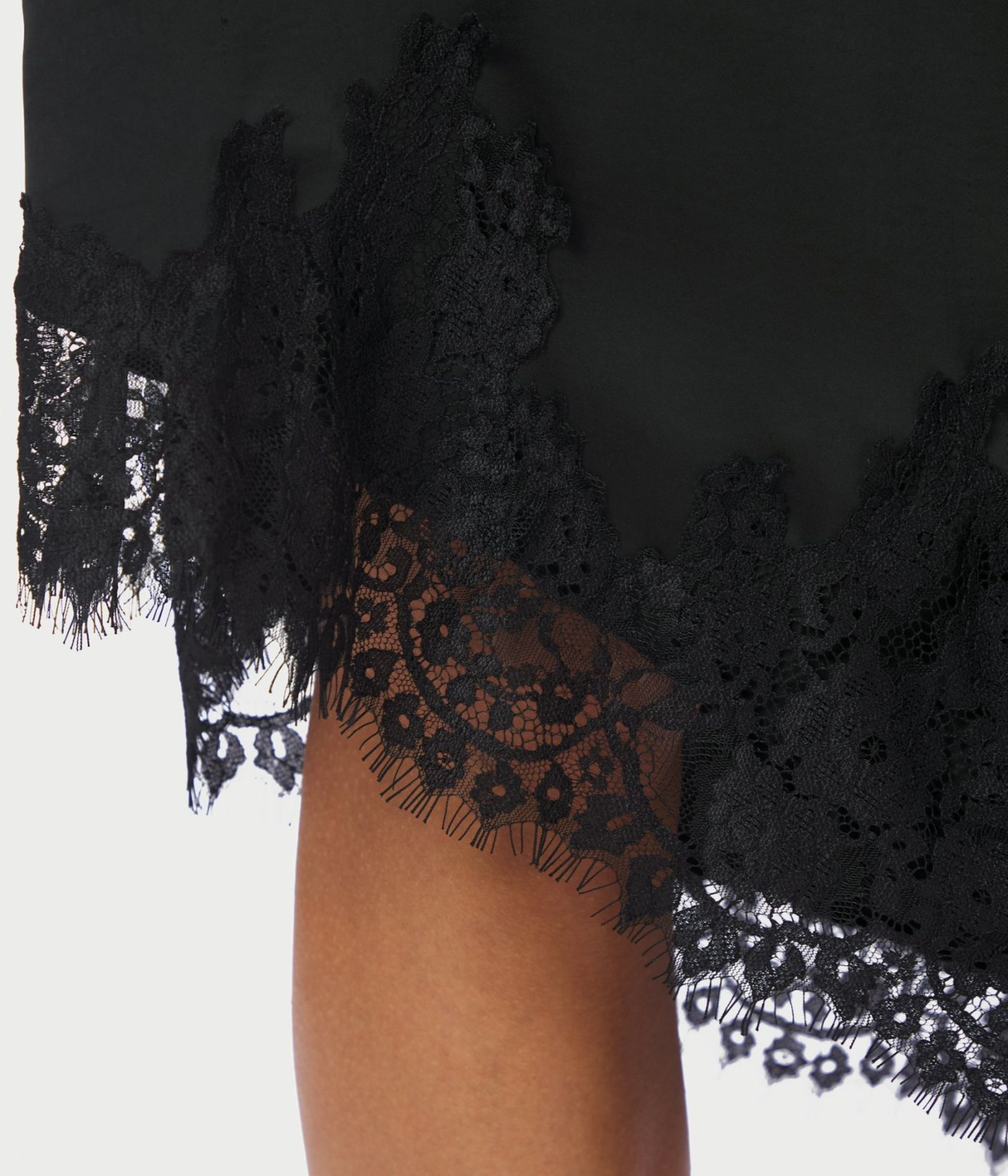 Fiora Lace Skirt (100 Black)