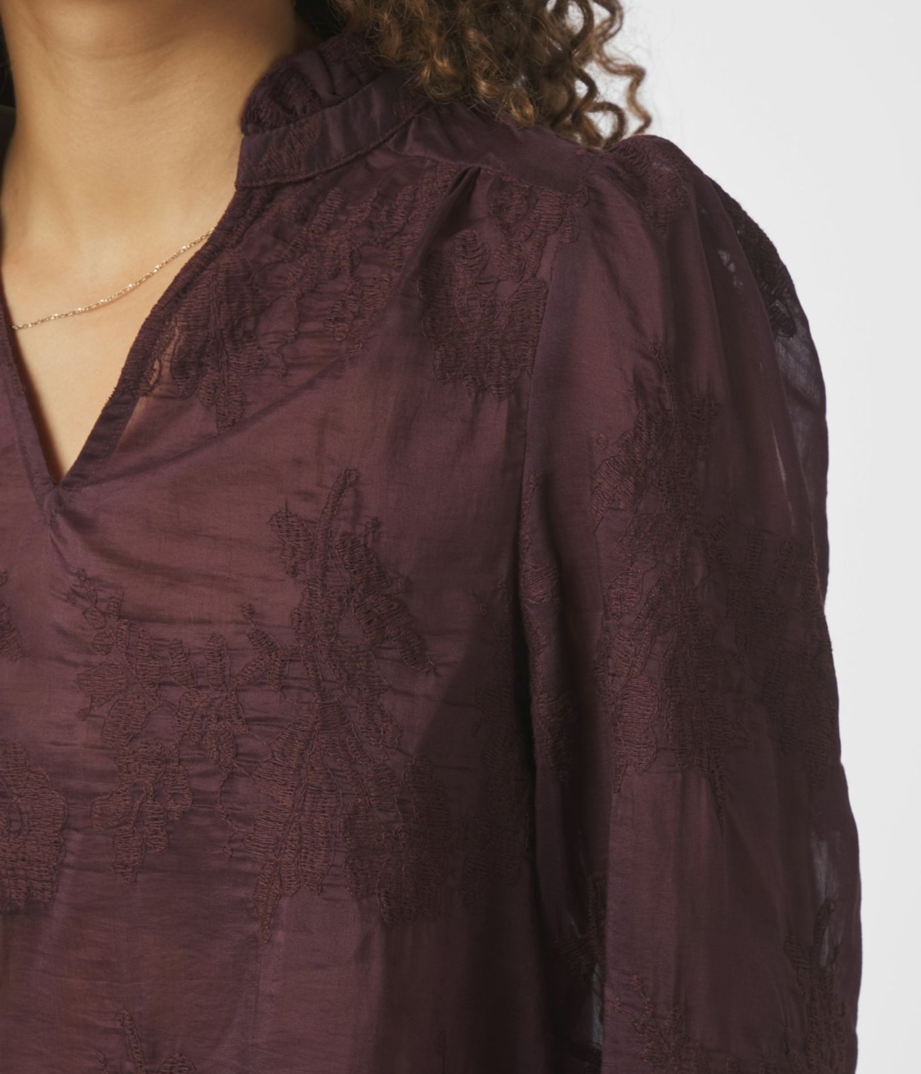 Amara Big Embroidery Blouse (Burgundy)