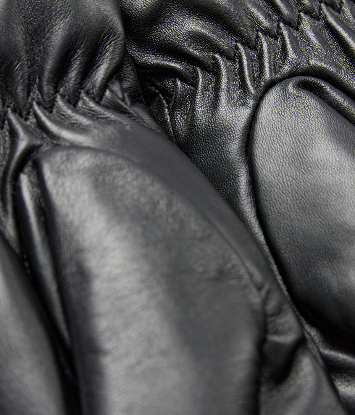 Lr-Hester 1 (9999 Black)