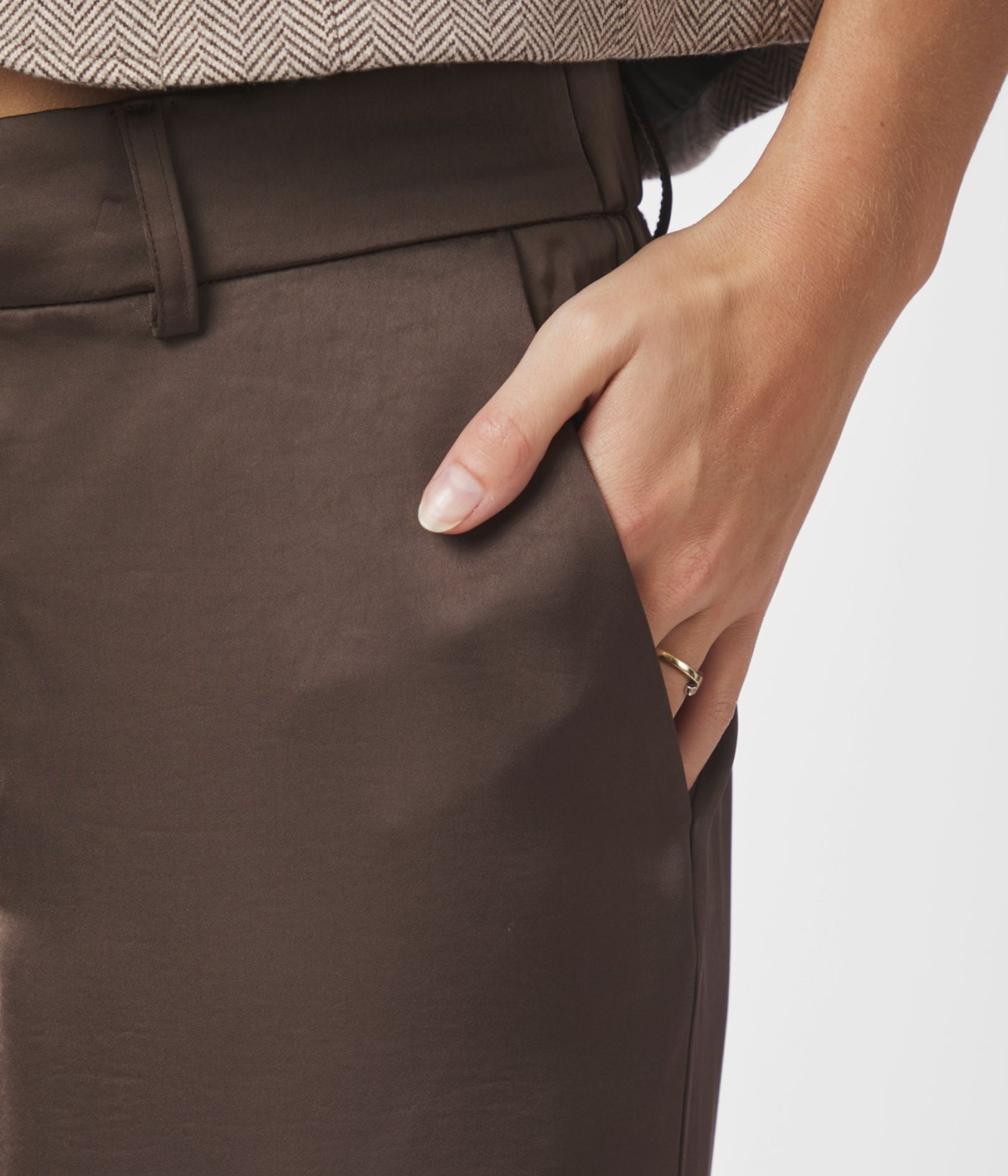 Emmett Heavy Sateen Pants. (676 DARK BROWN)