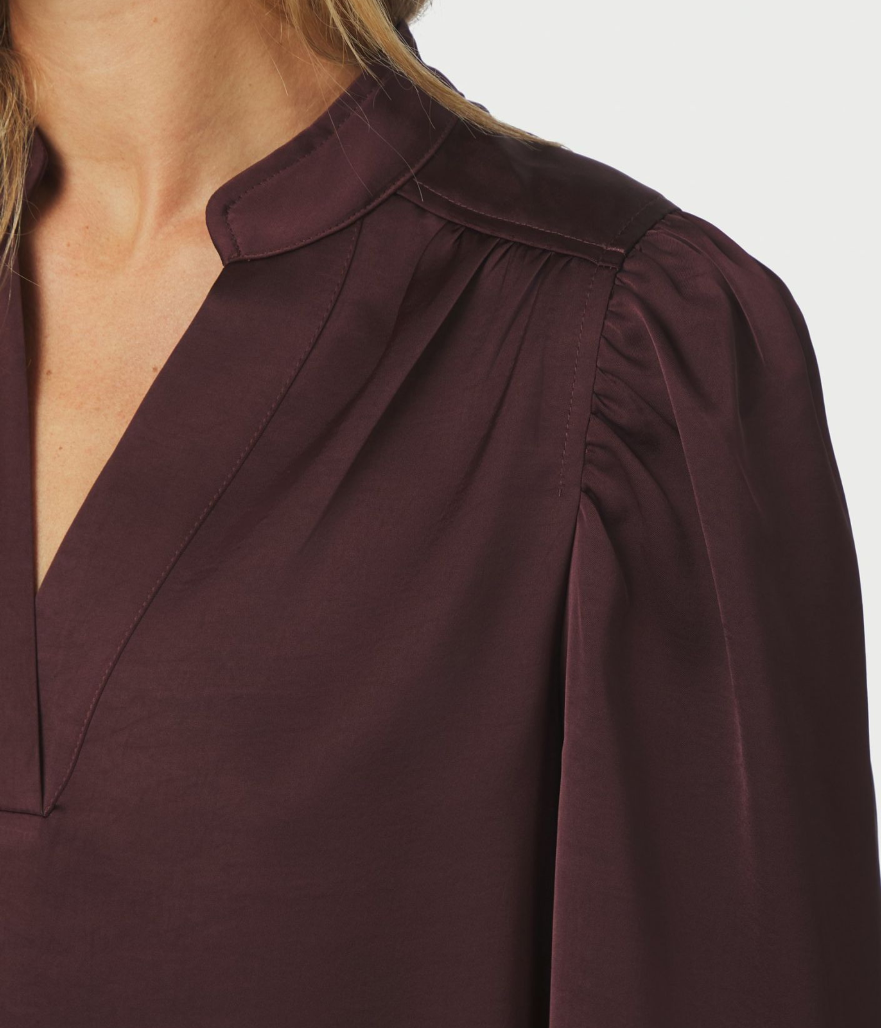 Rosslyn Heavy Sateen Blouse. (174 Burgundy)