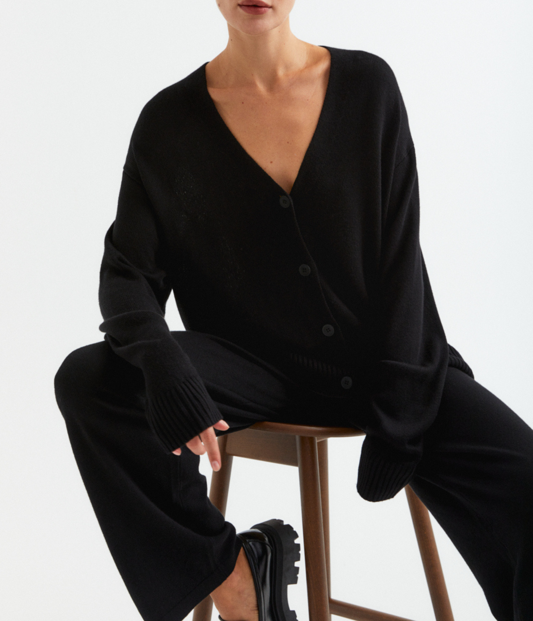 Mjuk svart stickad cardigan