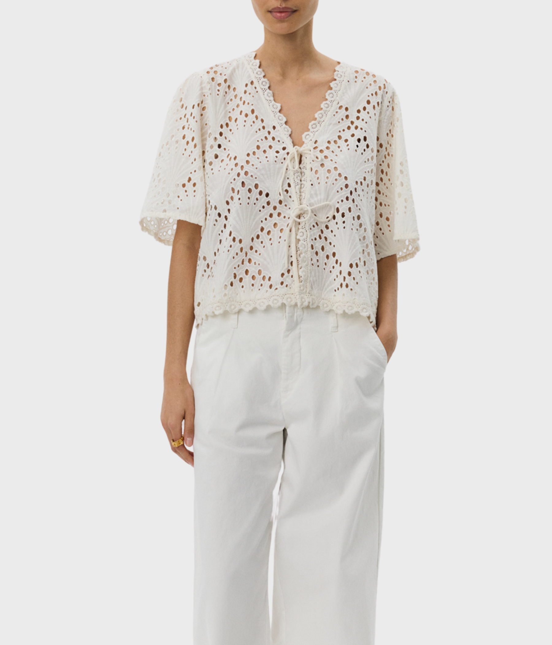 Fin broderad blus