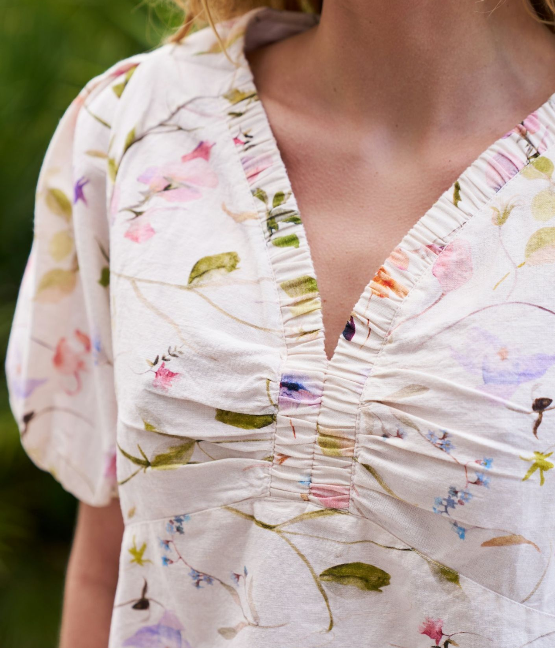 Irina Flower Blouse (121 Off White)