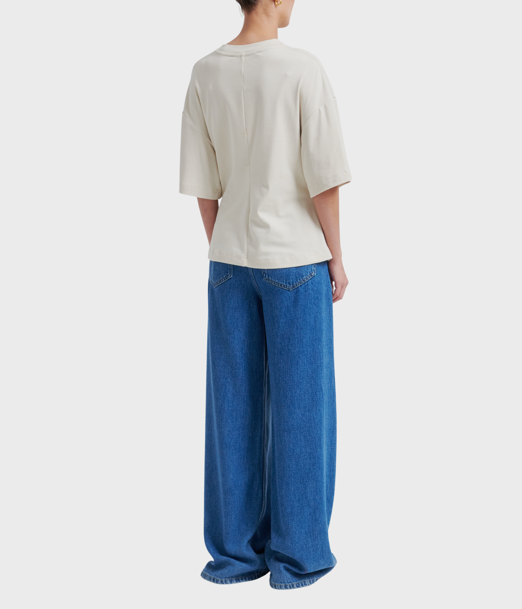 Enora Brooch Tee (0512 Soft Beige)