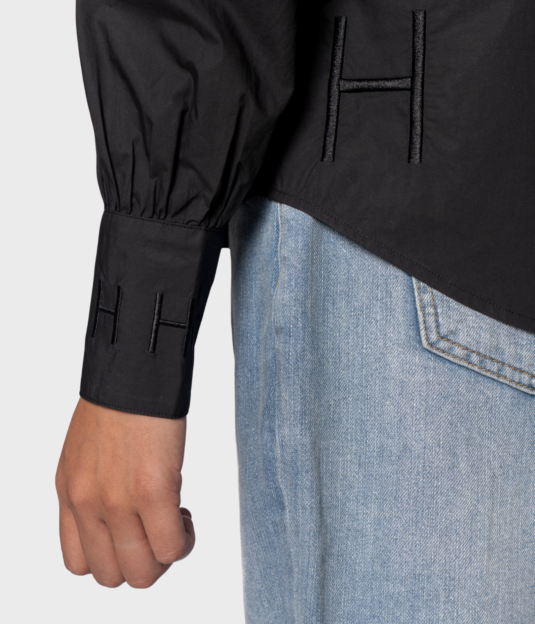 MIE Blouse. (9000 Jet Black)