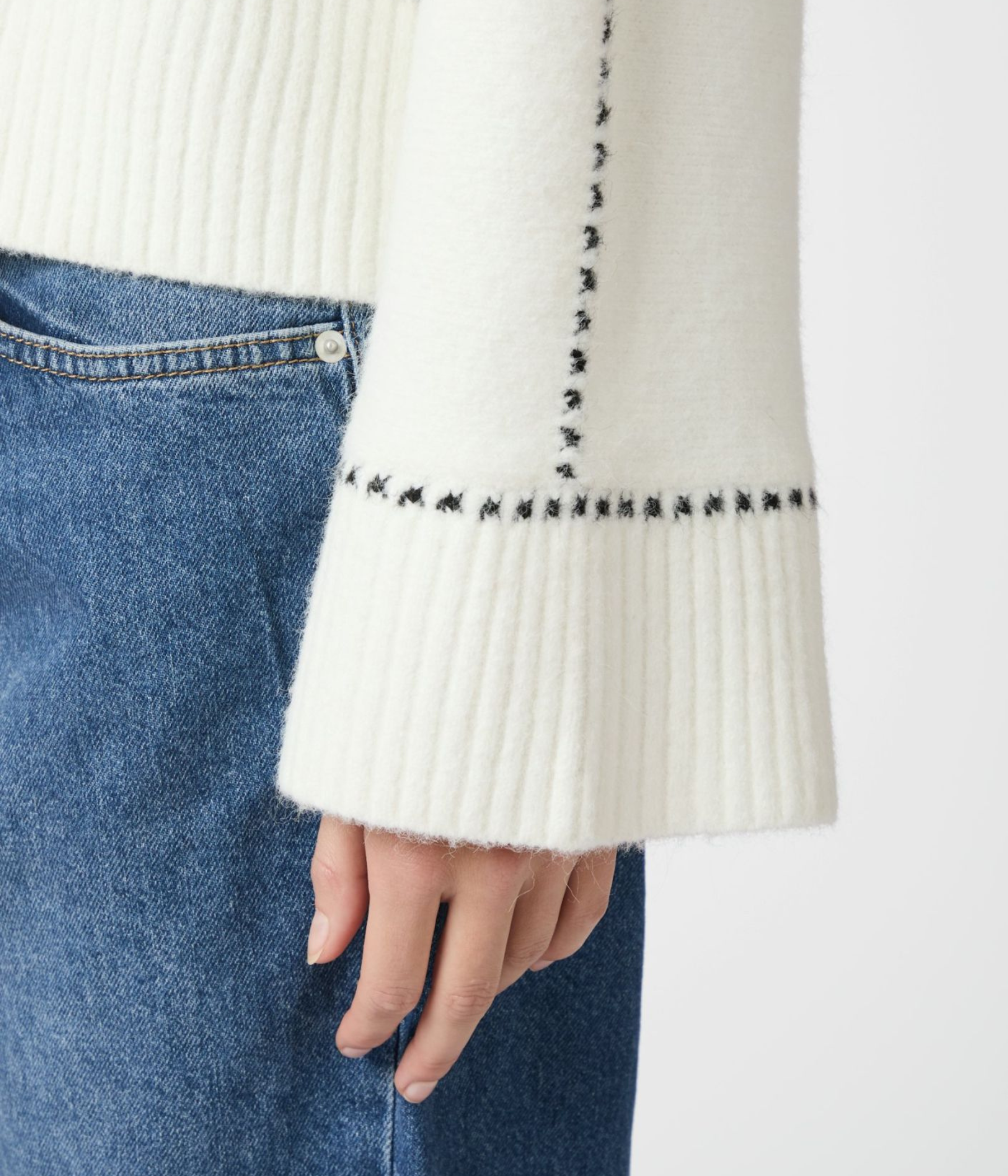Roeme Knit Stitch Blouse. (121 Off White)